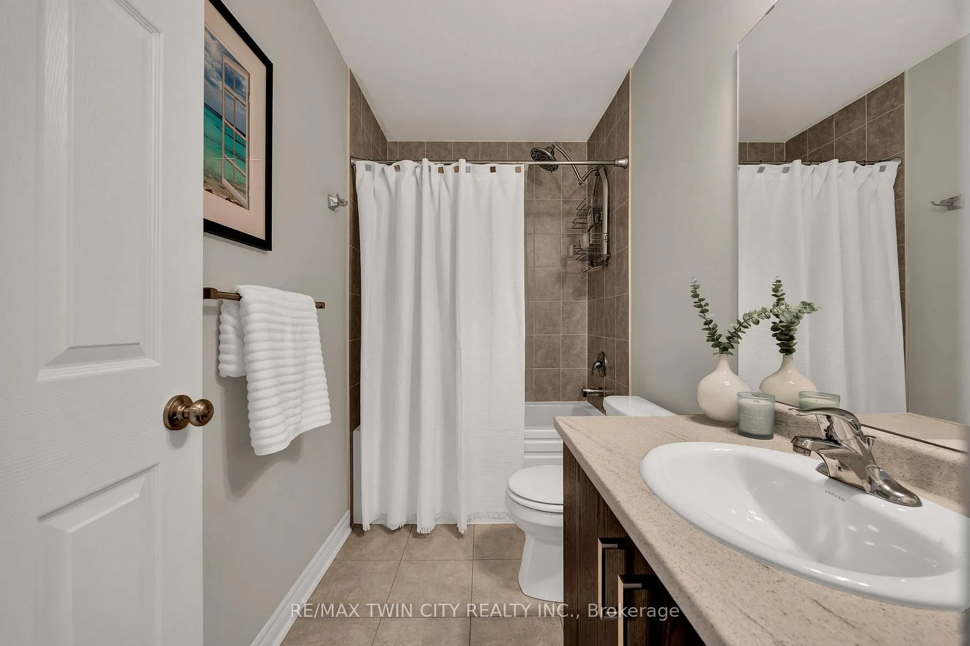 Photo 23 of 15 Pieter Vos Drive, Kitchener — HOMEH
