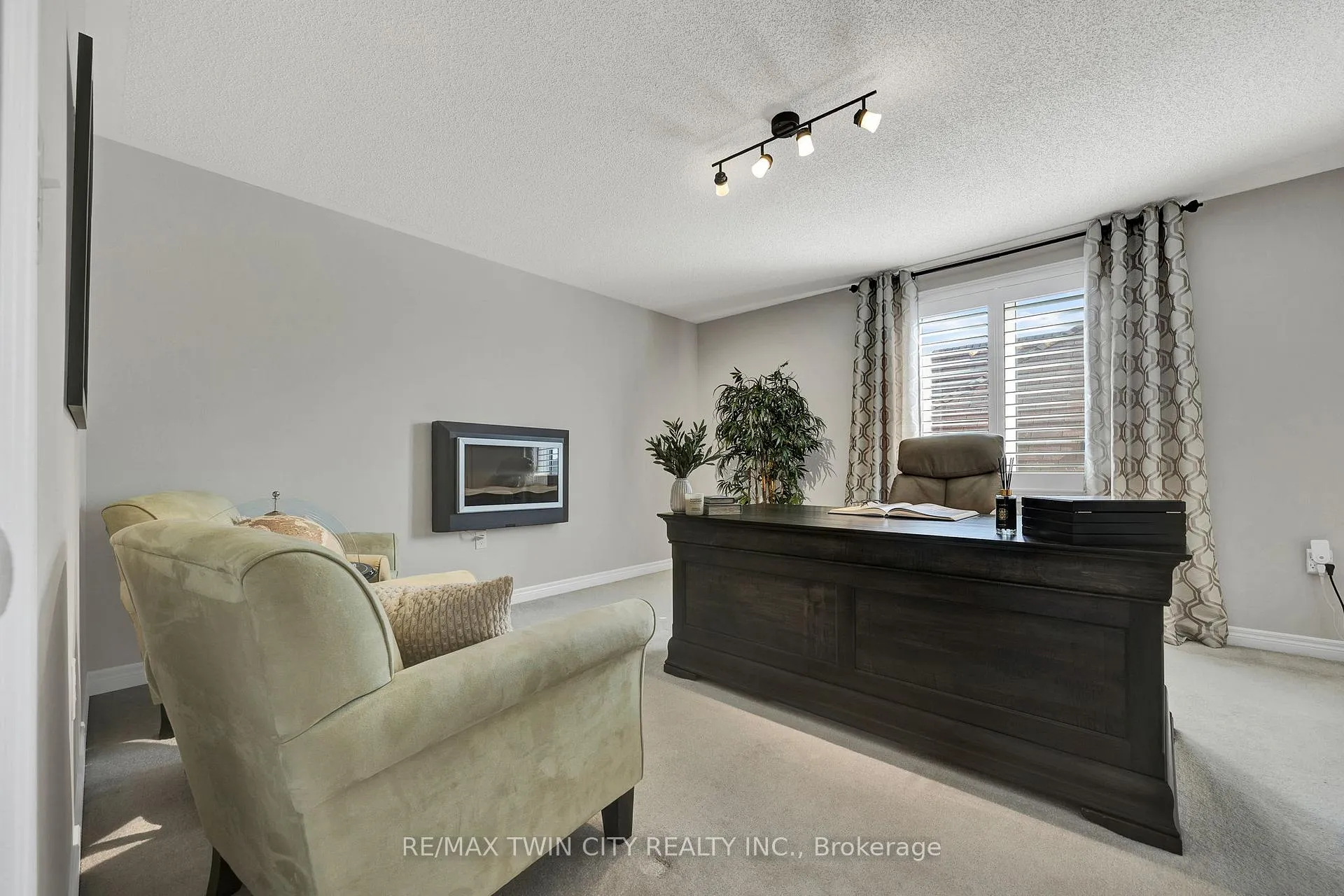 Photo 24 of 15 Pieter Vos Drive, Kitchener — HOMEH