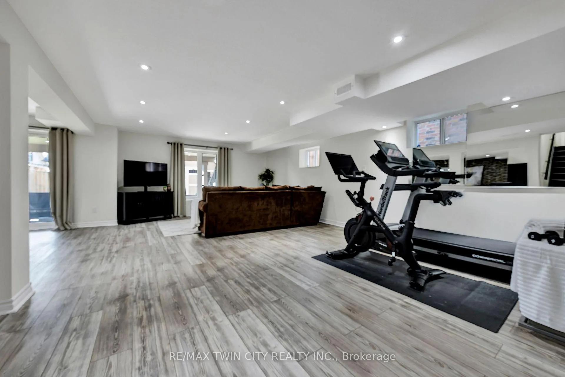 Photo 27 of 15 Pieter Vos Drive, Kitchener — HOMEH