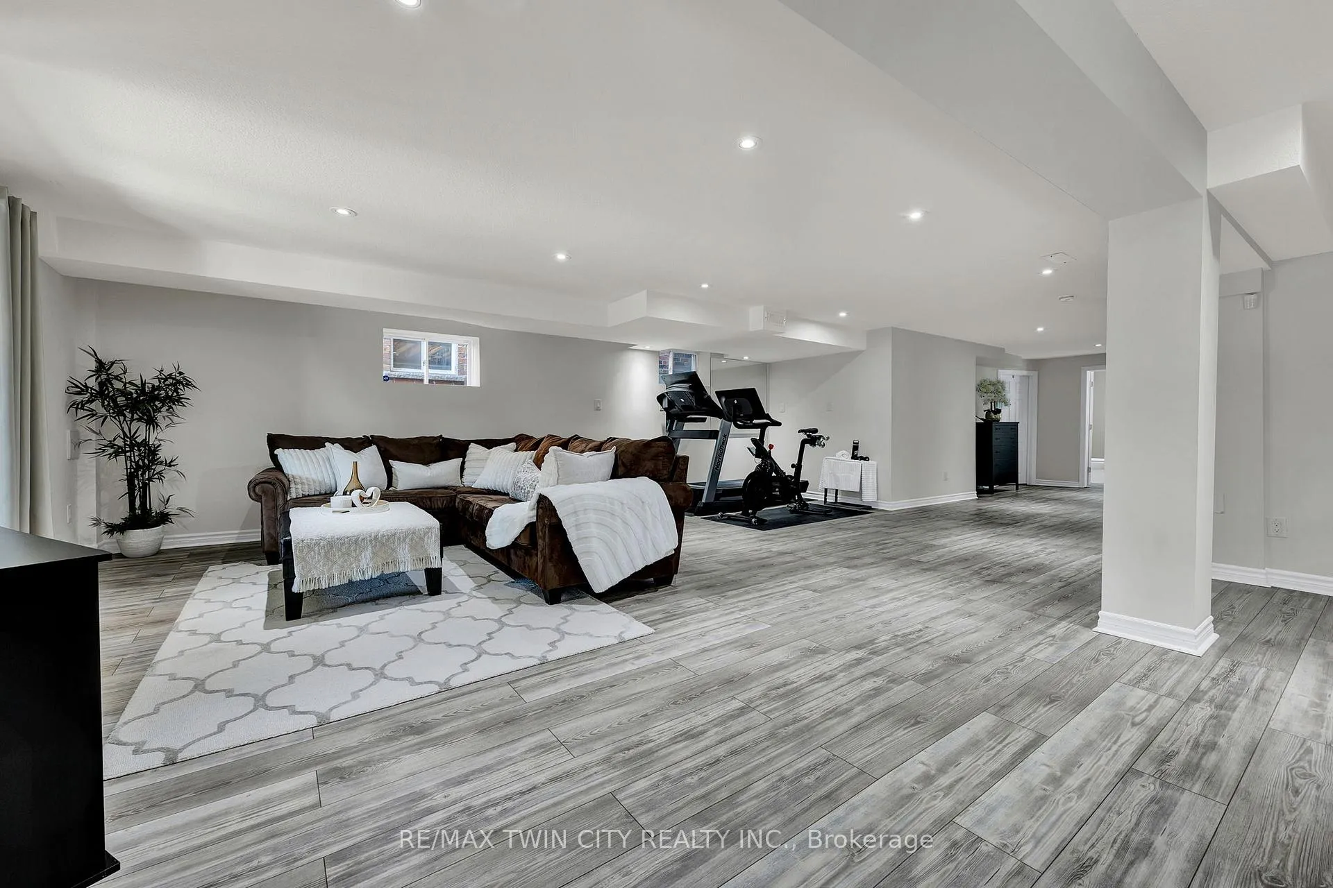 Photo 28 of 15 Pieter Vos Drive, Kitchener — HOMEH
