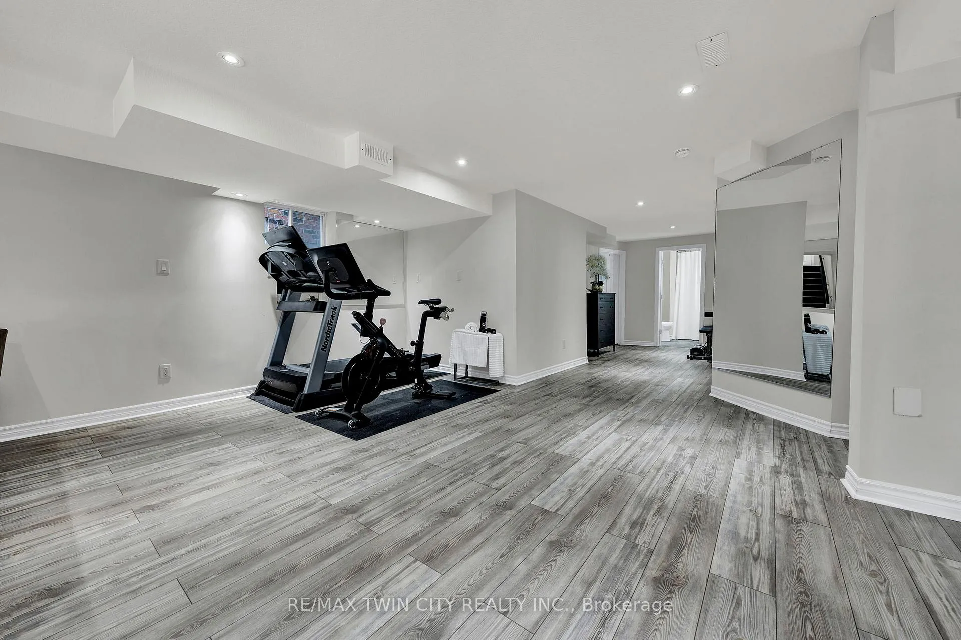 Photo 32 of 15 Pieter Vos Drive, Kitchener — HOMEH