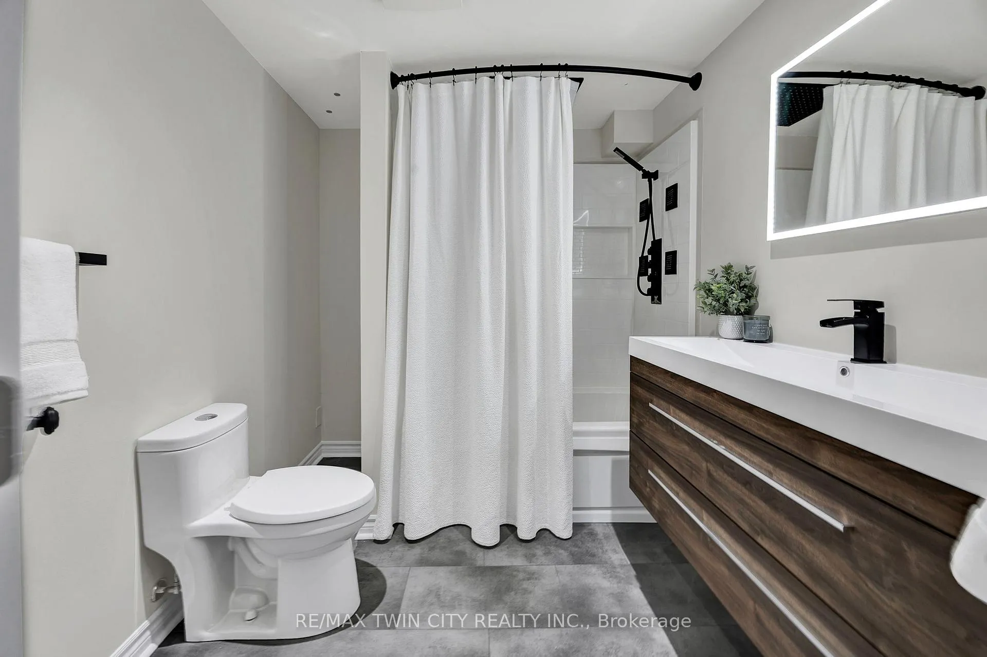 Photo 34 of 15 Pieter Vos Drive, Kitchener — HOMEH