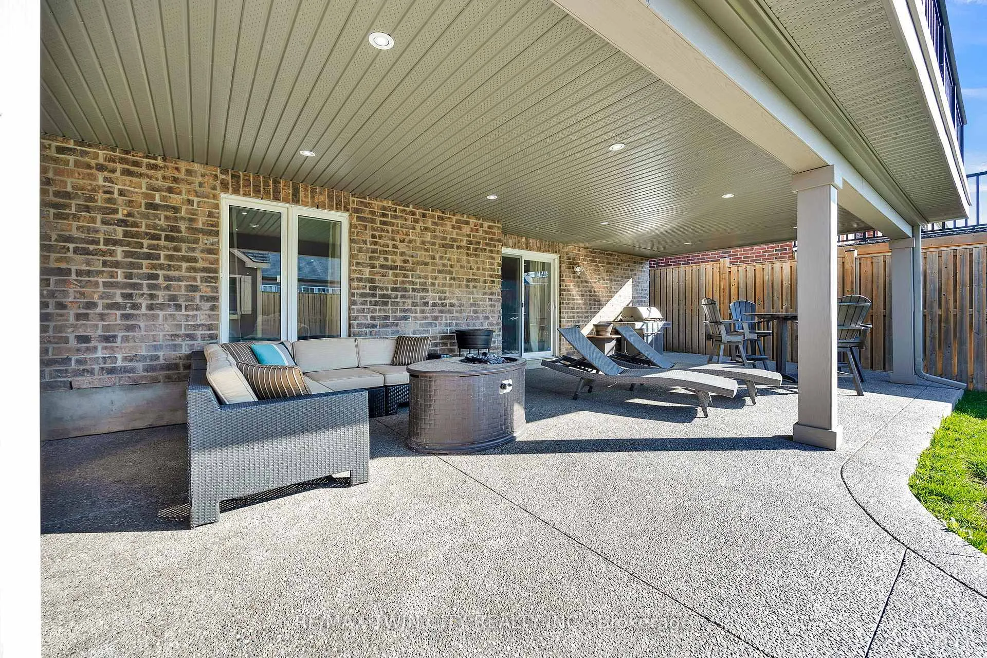 Photo 38 of 15 Pieter Vos Drive, Kitchener — HOMEH