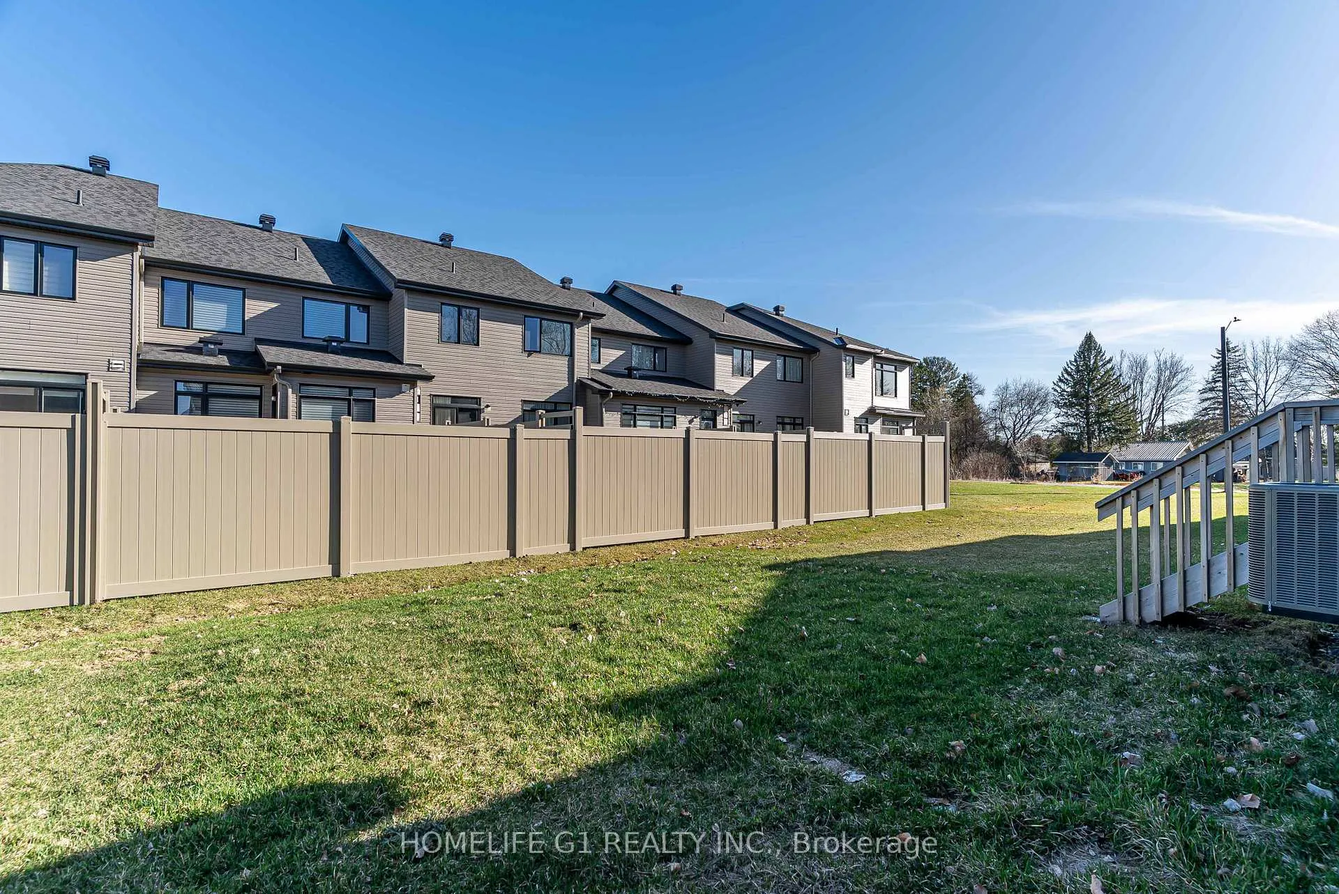 Photo 42 of 45 Moosonee Crescent, Ottawa, Riverside South/Gloucester Glen — HOMEH