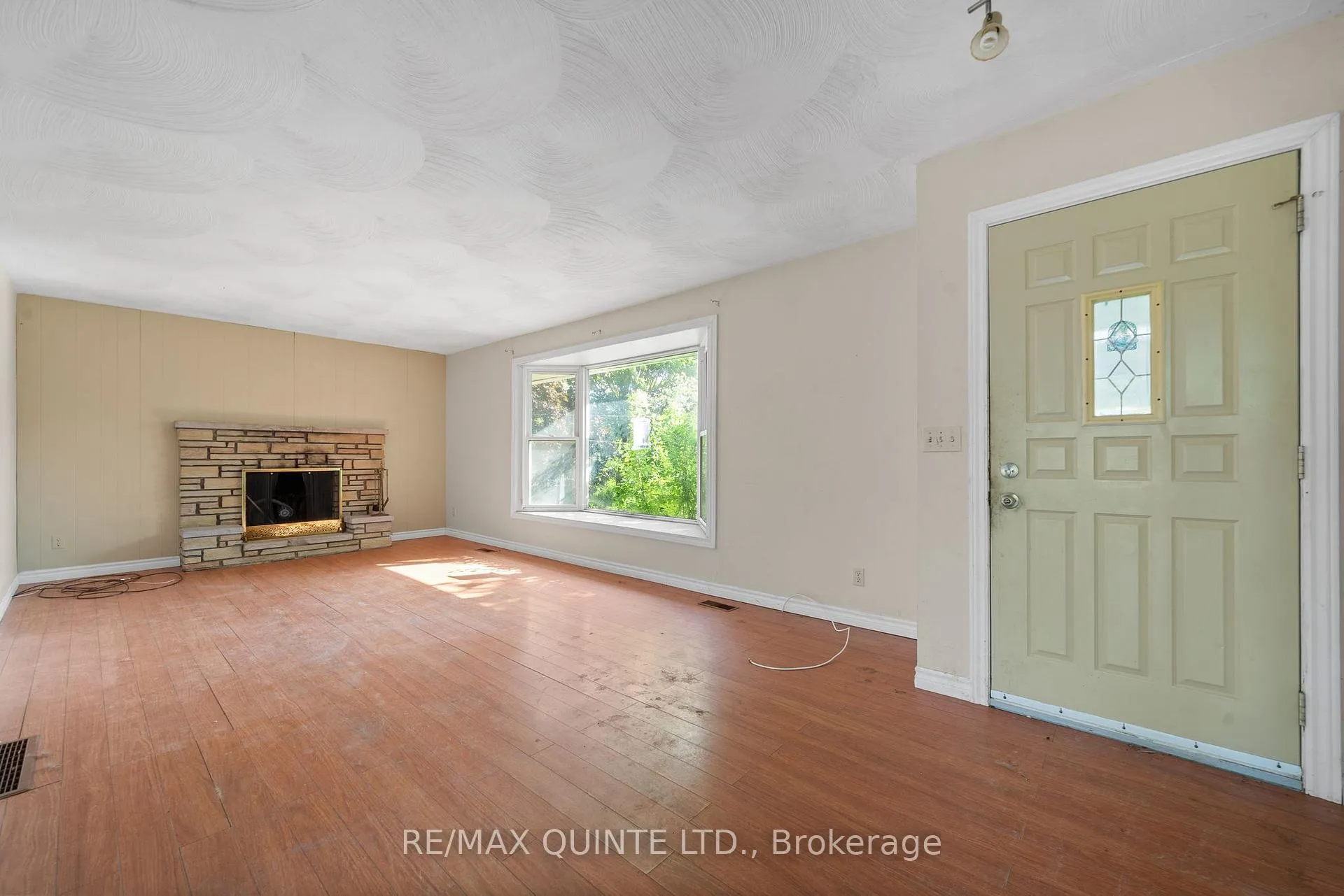Photo 6 of 403 Whites Road, Quinte West, Sidney Ward — HOMEH