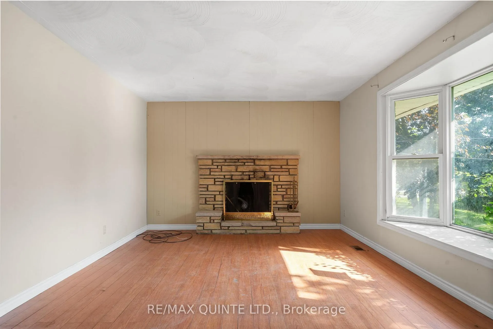 Photo 7 of 403 Whites Road, Quinte West, Sidney Ward — HOMEH