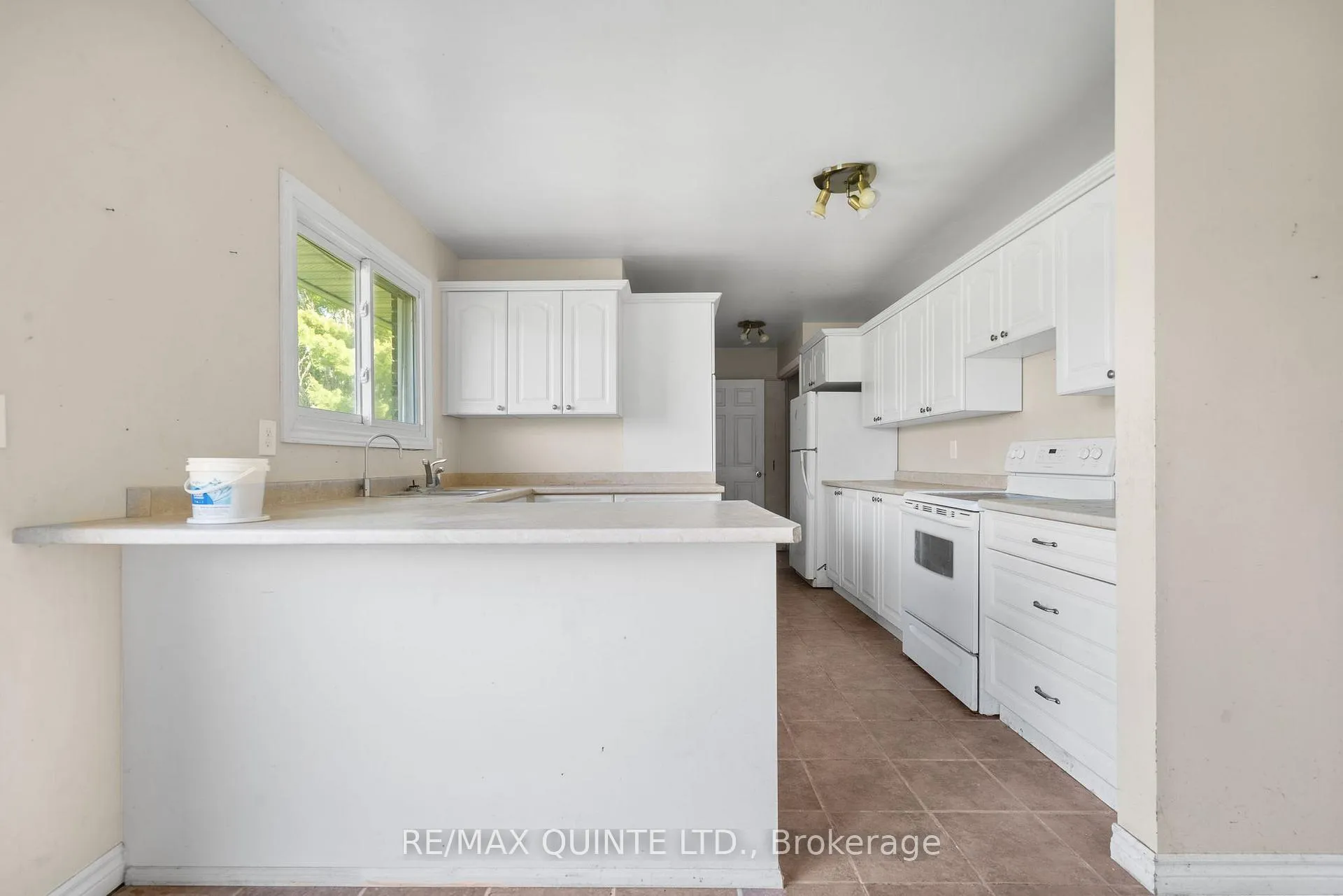 Photo 10 of 403 Whites Road, Quinte West, Sidney Ward — HOMEH