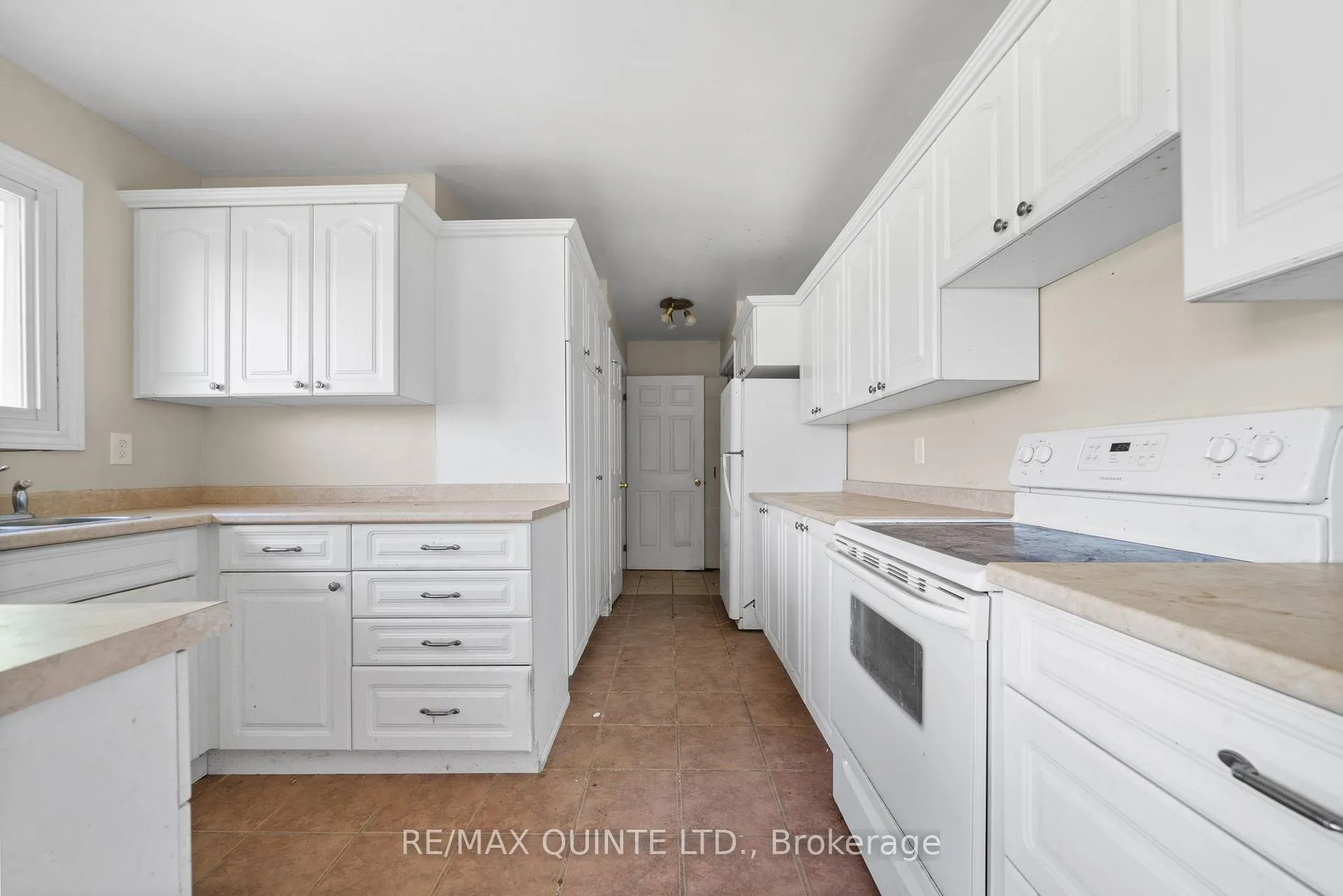 Photo 11 of 403 Whites Road, Quinte West, Sidney Ward — HOMEH