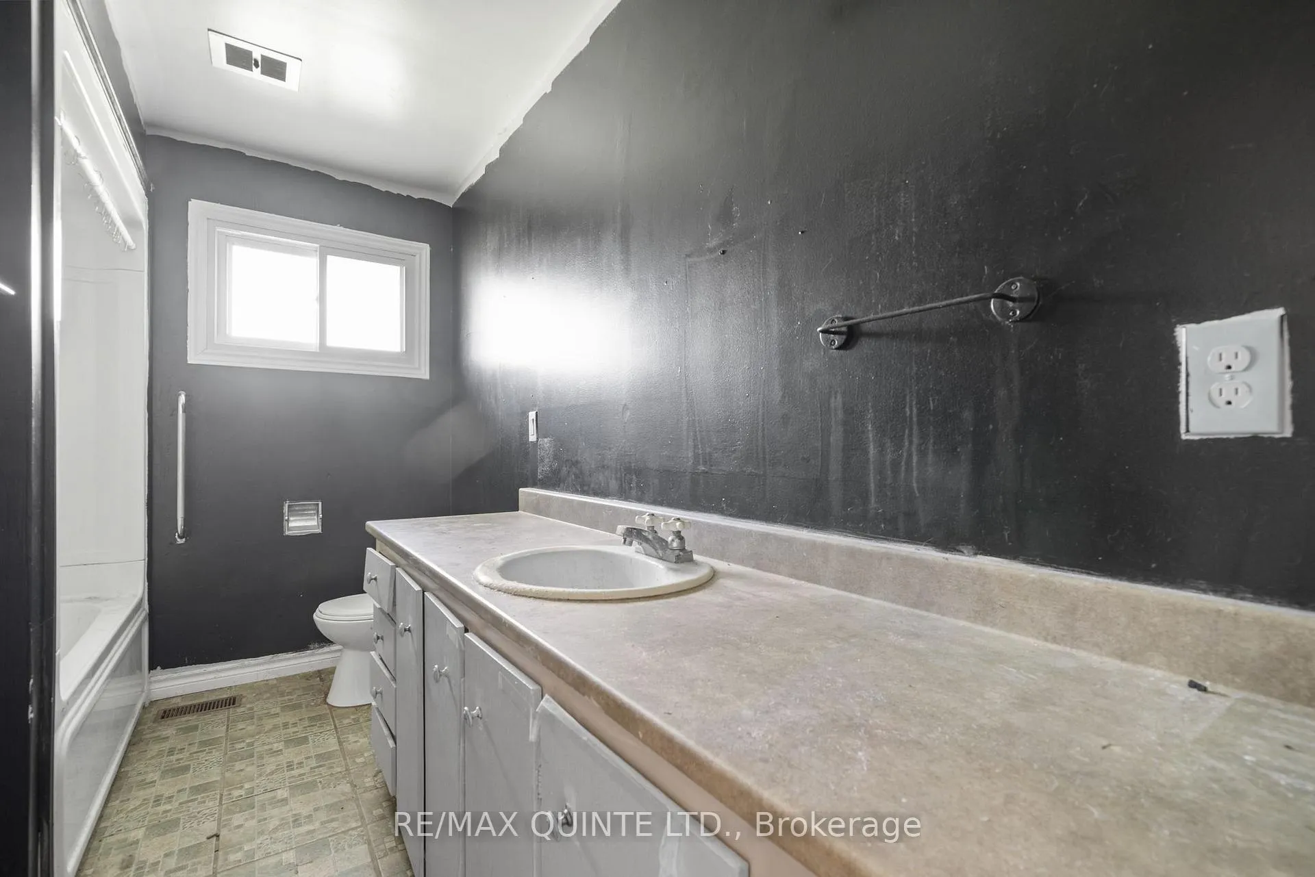 Photo 17 of 403 Whites Road, Quinte West, Sidney Ward — HOMEH