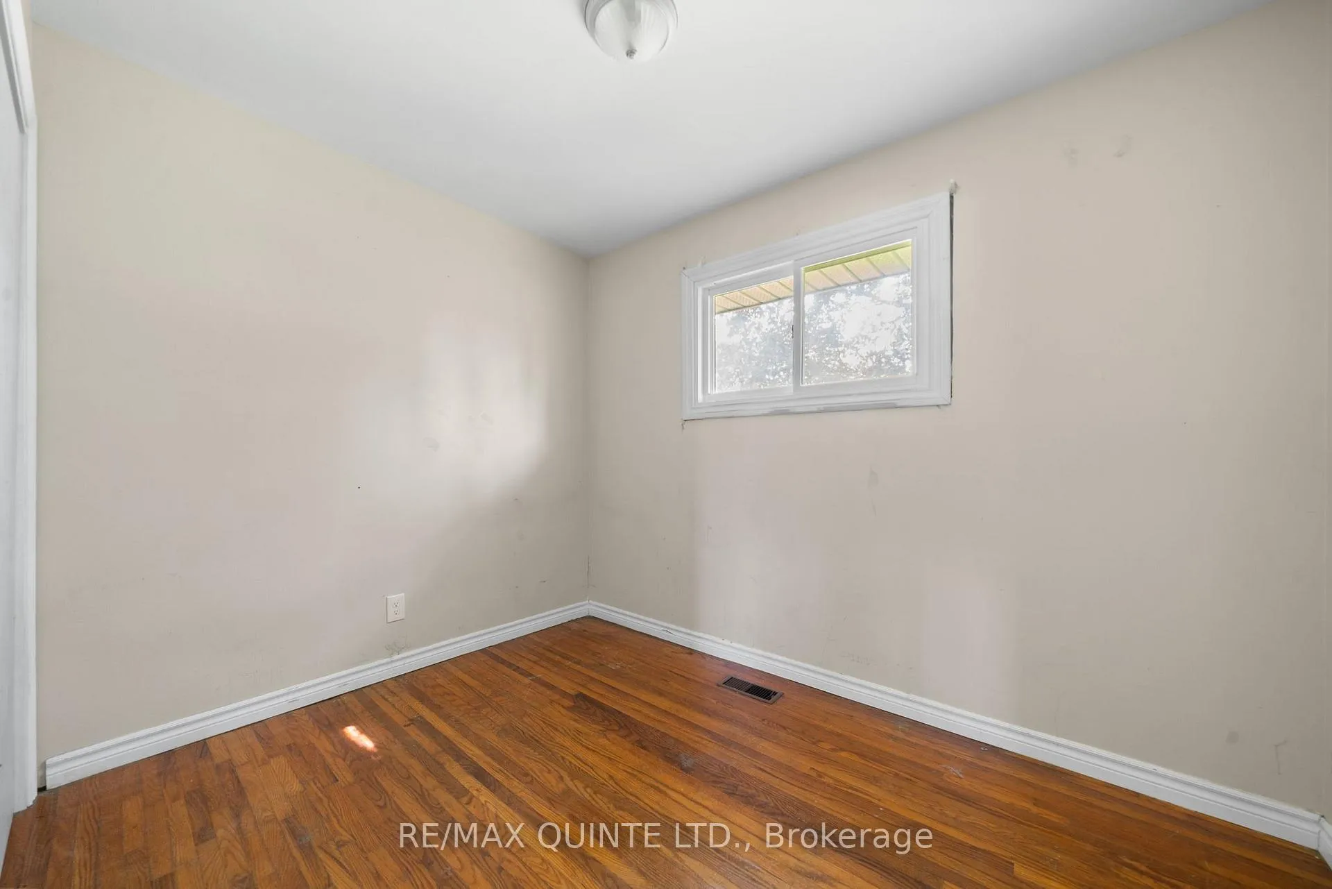 Photo 21 of 403 Whites Road, Quinte West, Sidney Ward — HOMEH