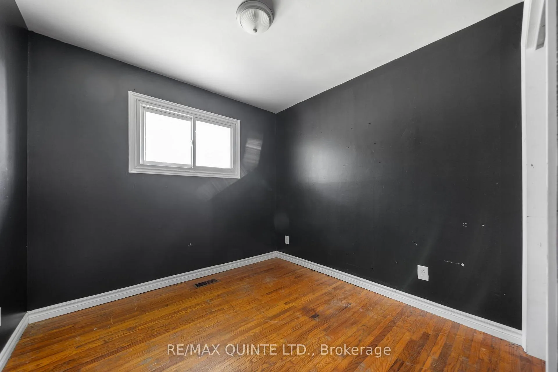 Photo 23 of 403 Whites Road, Quinte West, Sidney Ward — HOMEH