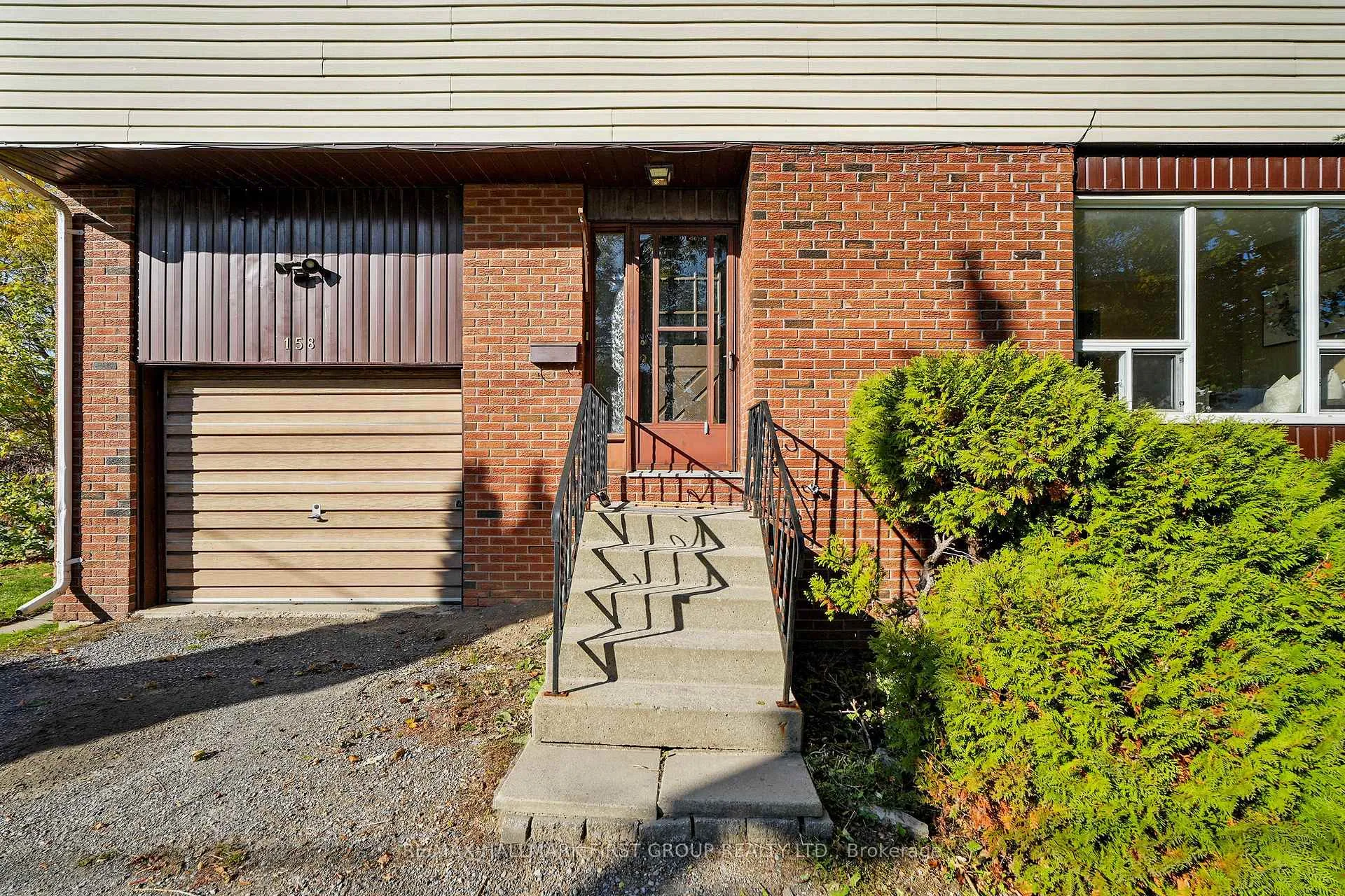 Photo 4 of 158 Queen Street, Cobourg — HOMEH
