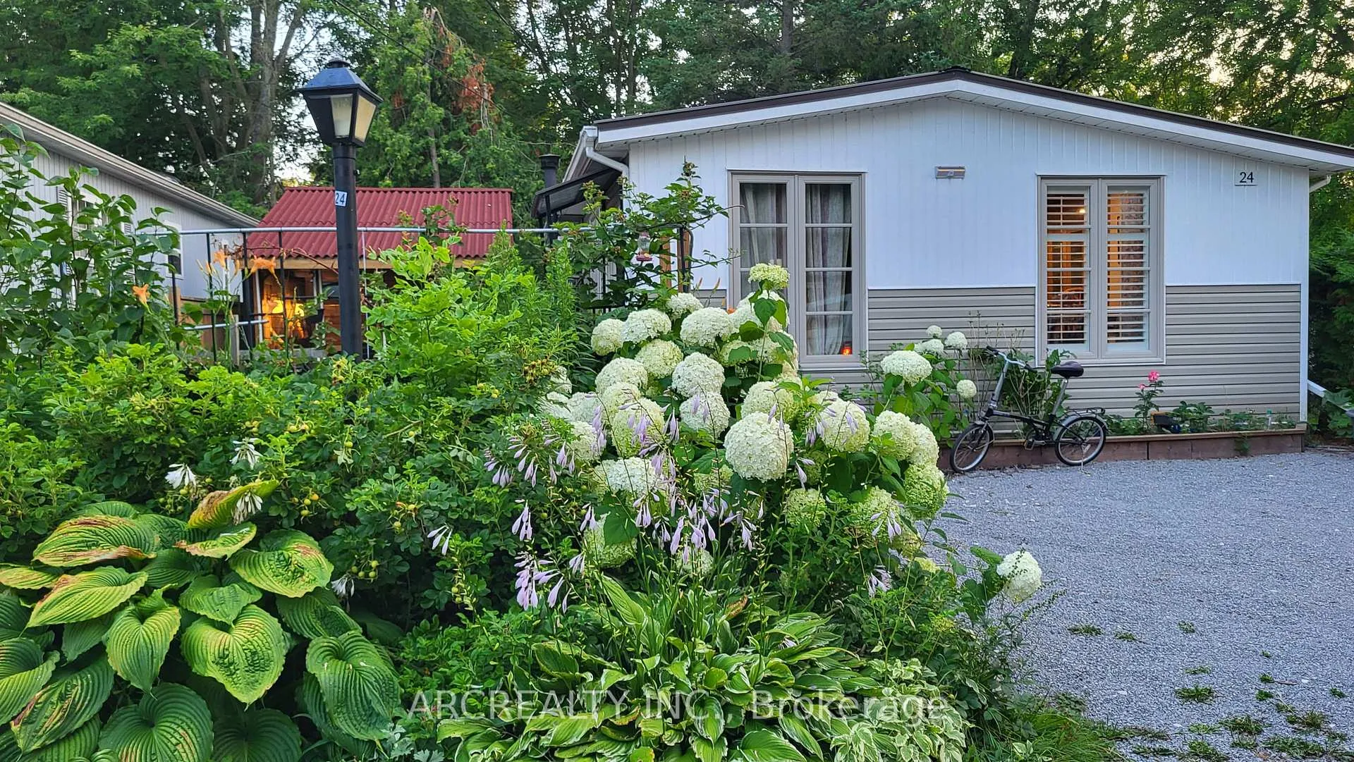 Photo 2 of 24 Chickadee Court, Georgina, Pefferlaw — HOMEH