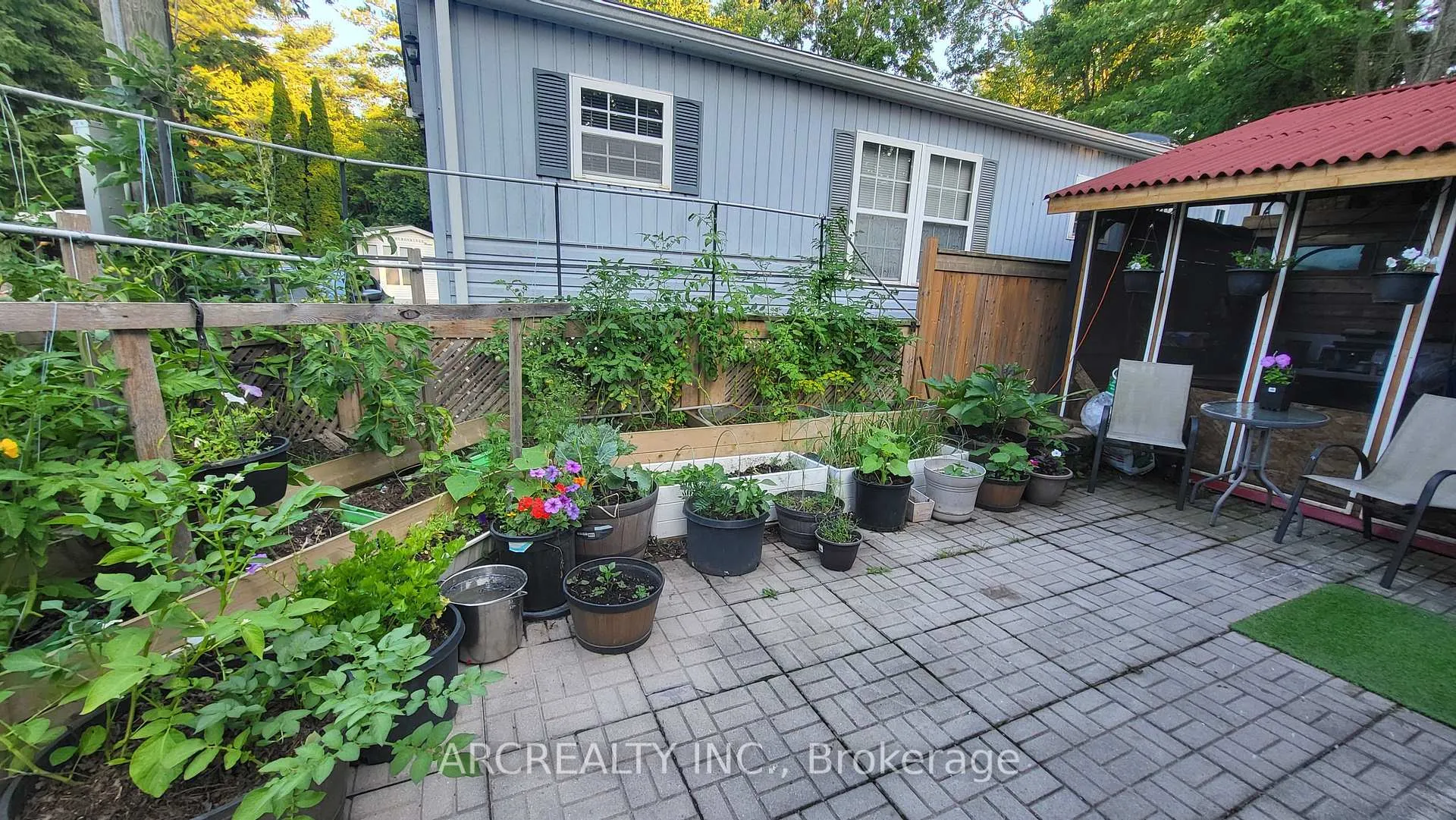 Photo 3 of 24 Chickadee Court, Georgina, Pefferlaw — HOMEH