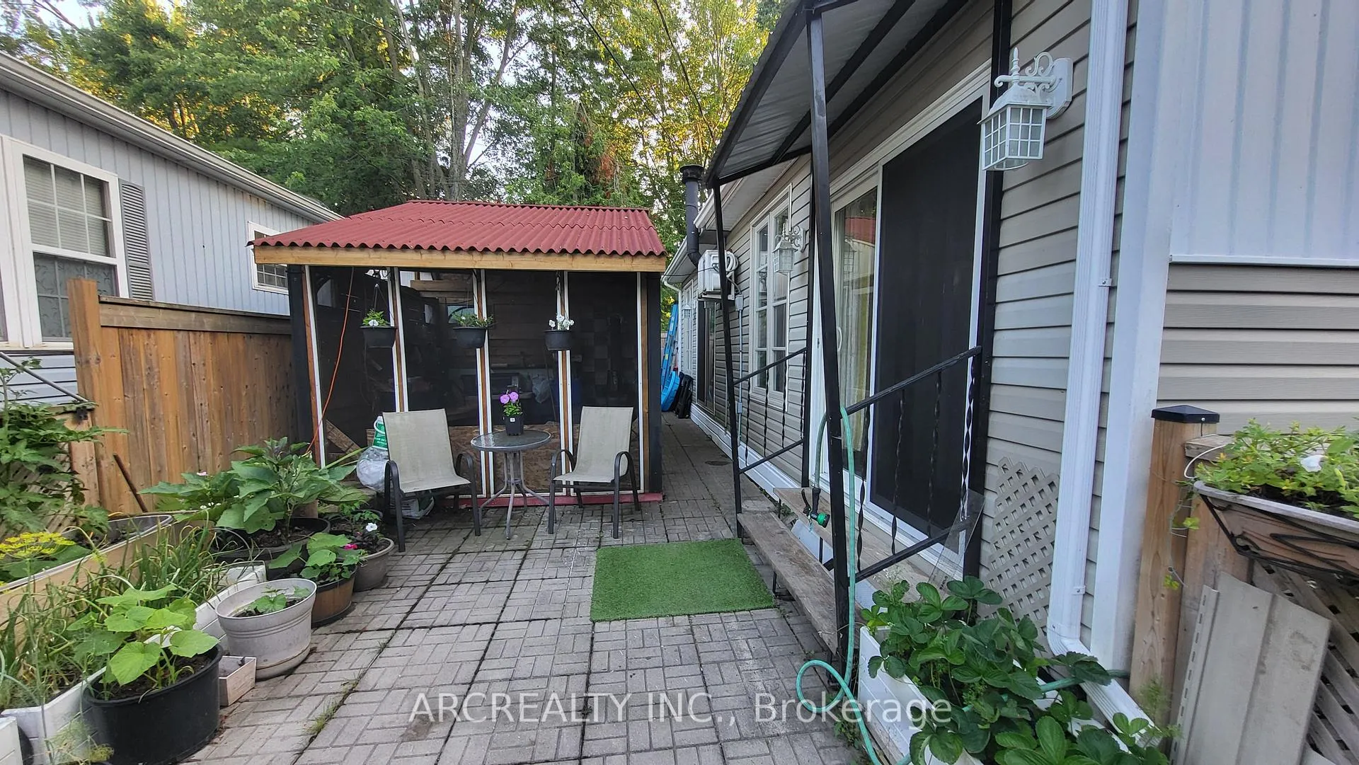 Photo 4 of 24 Chickadee Court, Georgina, Pefferlaw — HOMEH