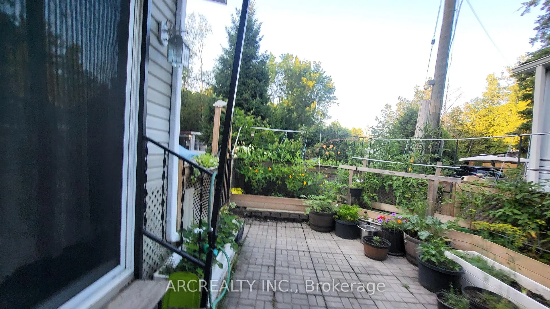 Photo 5 of 24 Chickadee Court, Georgina, Pefferlaw — HOMEH