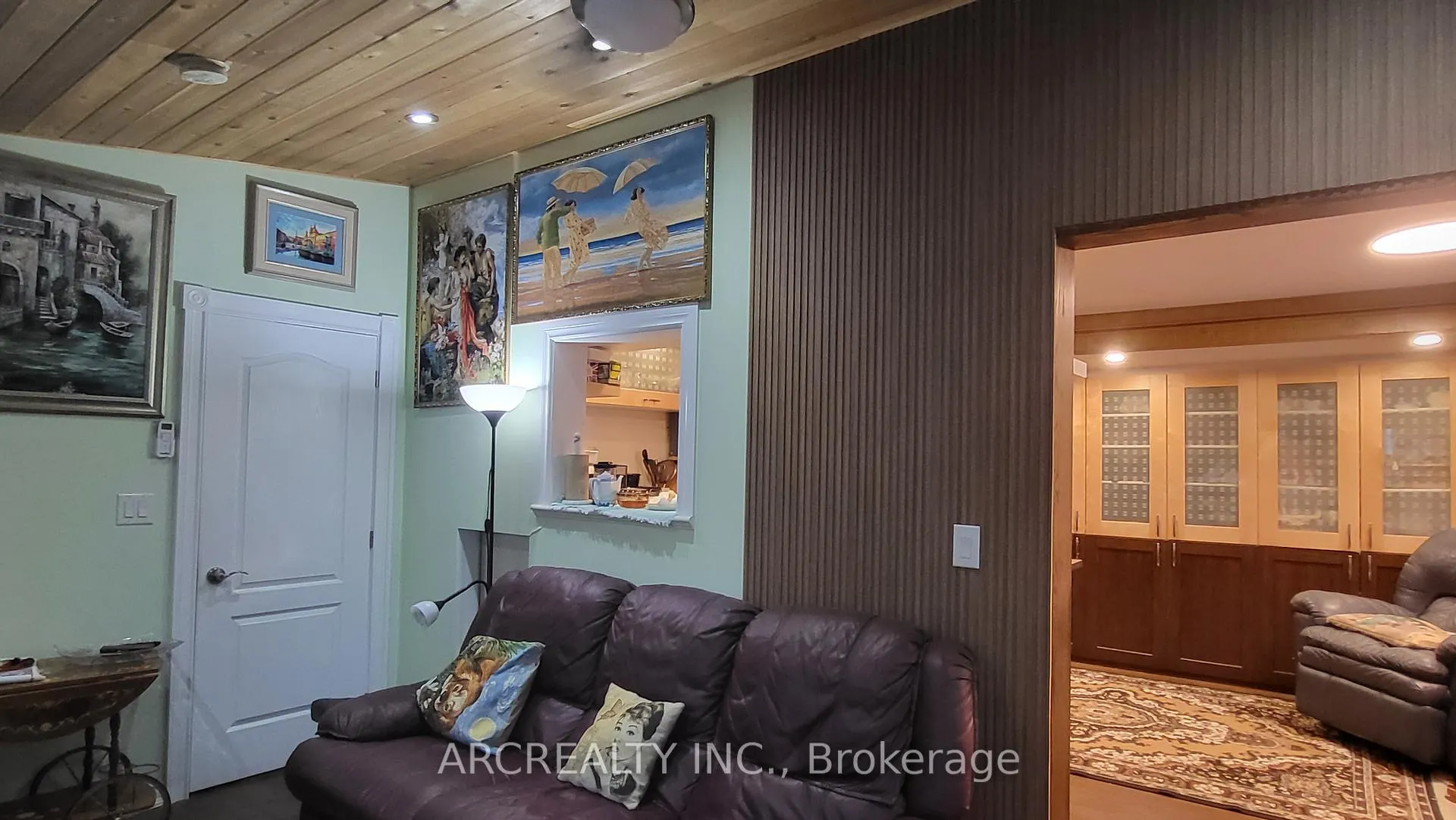 Photo 9 of 24 Chickadee Court, Georgina, Pefferlaw — HOMEH