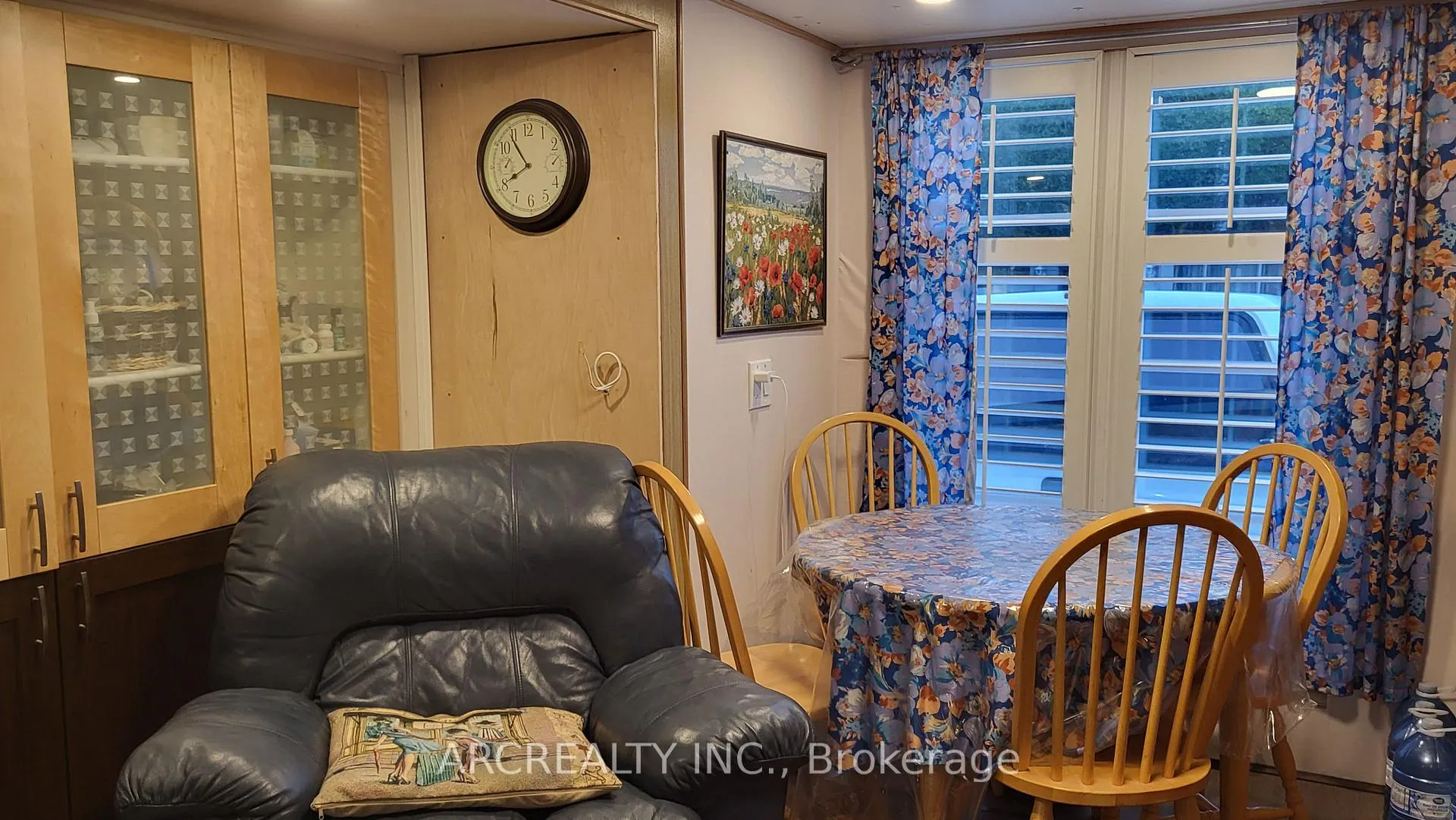 Photo 14 of 24 Chickadee Court, Georgina, Pefferlaw — HOMEH