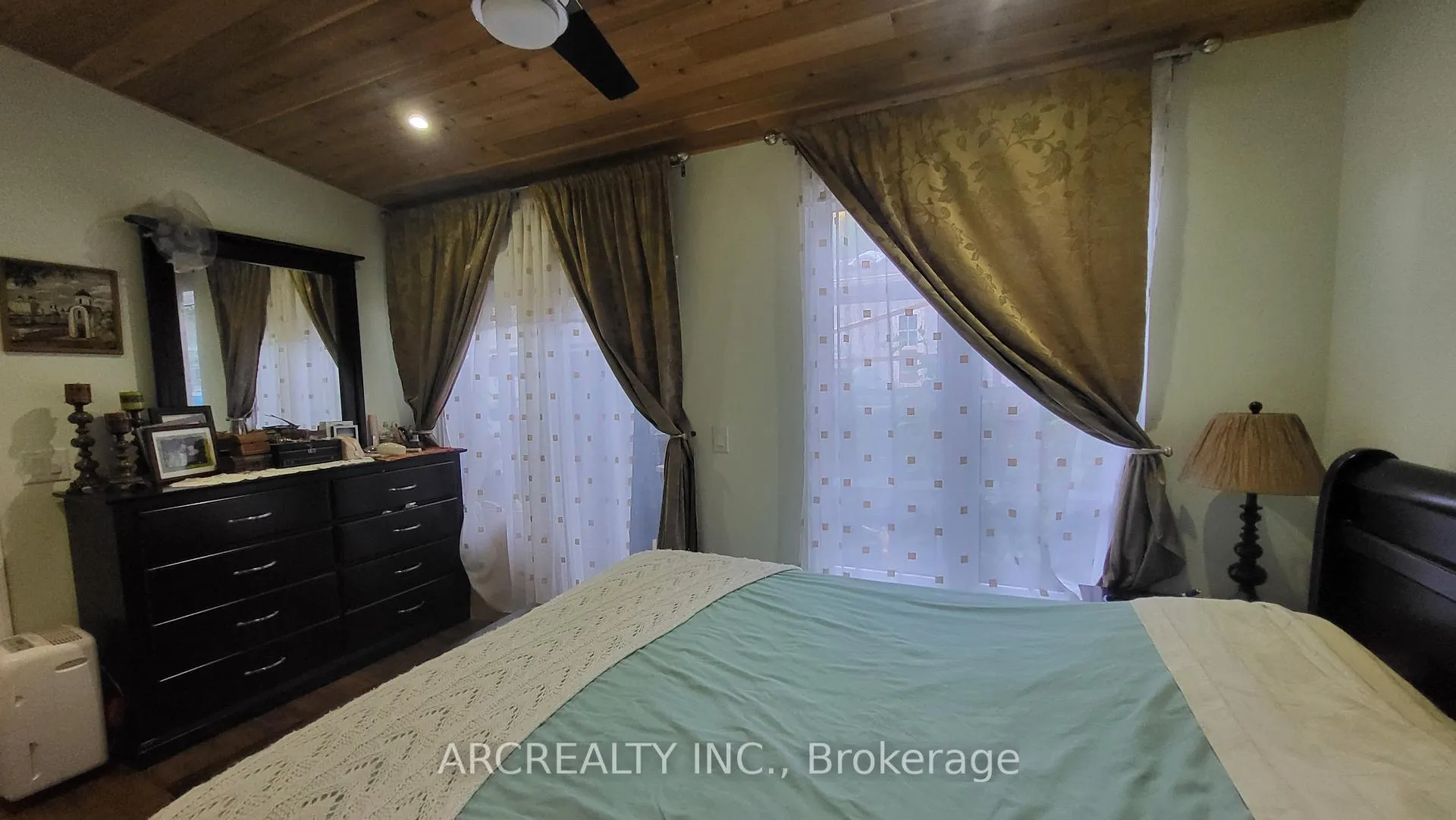 Photo 24 of 24 Chickadee Court, Georgina, Pefferlaw — HOMEH