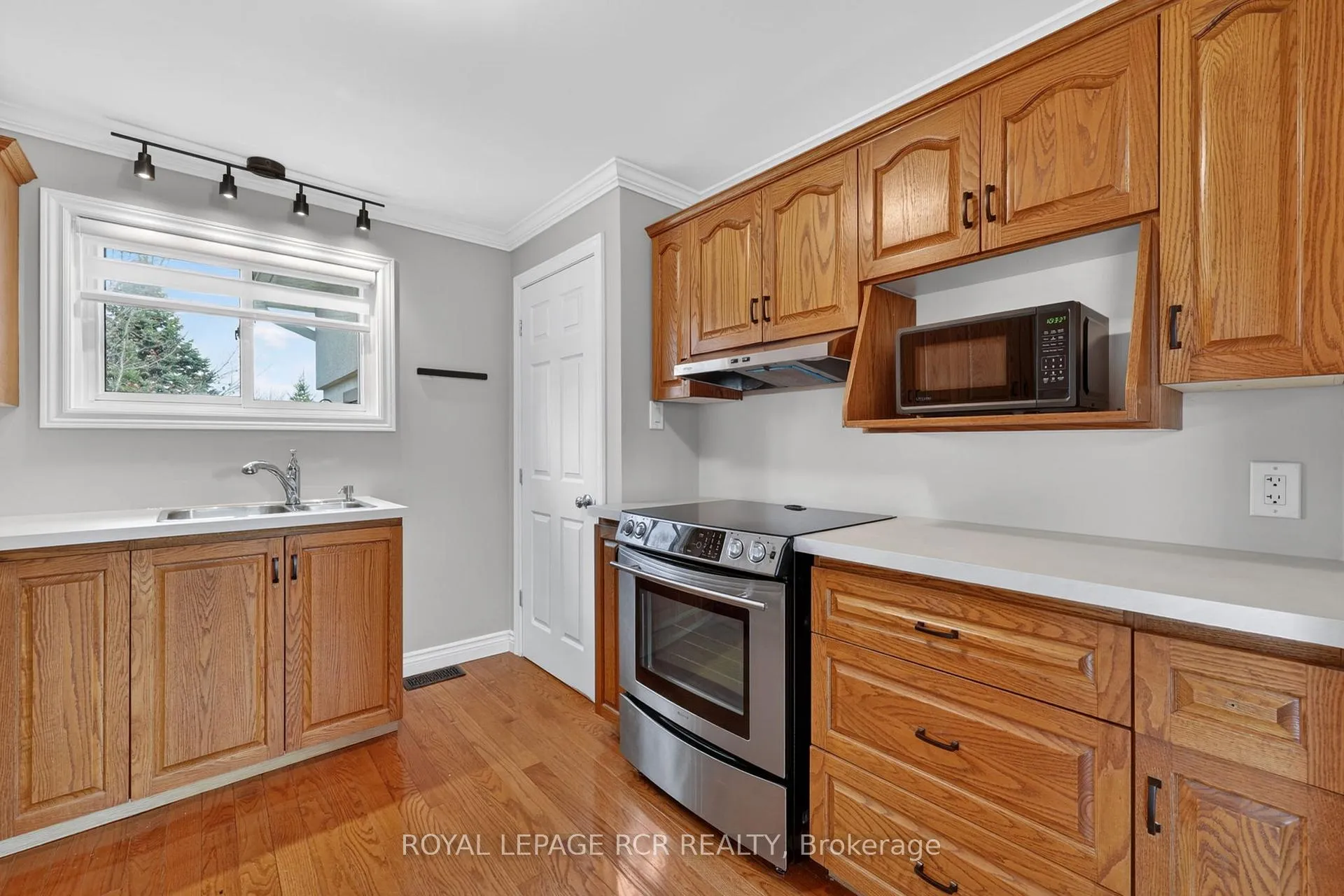Photo 19 of 108 Allan Street, Whitby, Blue Grass Meadows — HOMEH