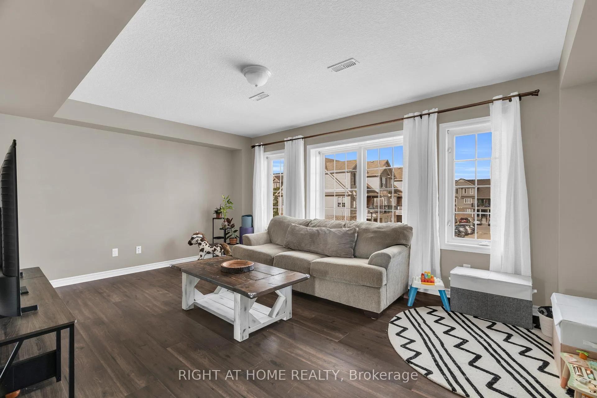 Front of Unit B, 630 Woodlawn Road