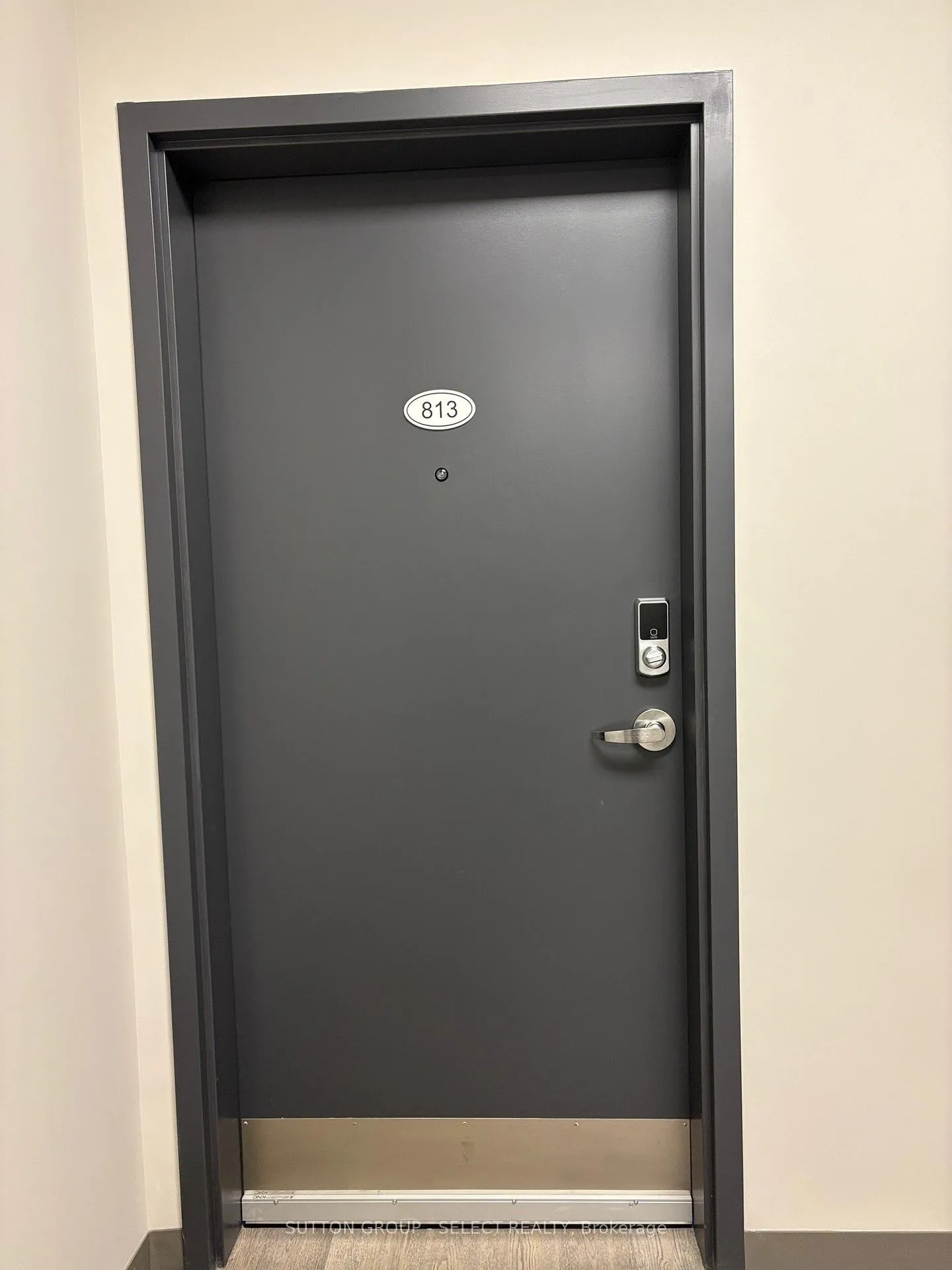 Front of Unit 813, 195 Dufferin Avenue