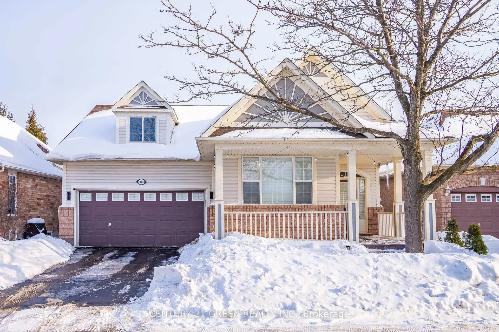 Front of 1666 Allan Crescent
