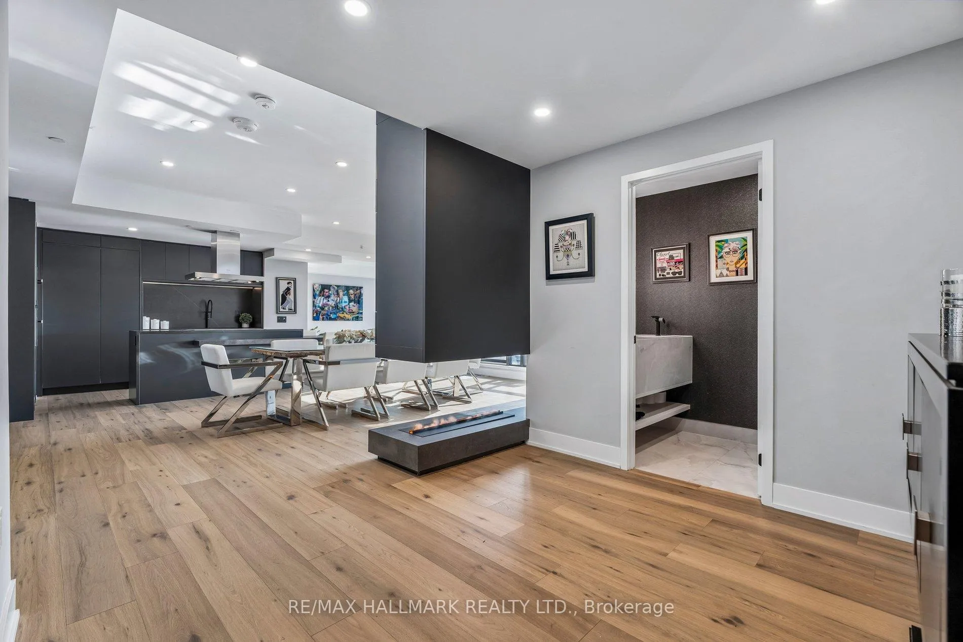 Photo 3 of Unit PH3804, 2908 Highway 7 Road, Vaughan, Concord — HOMEH