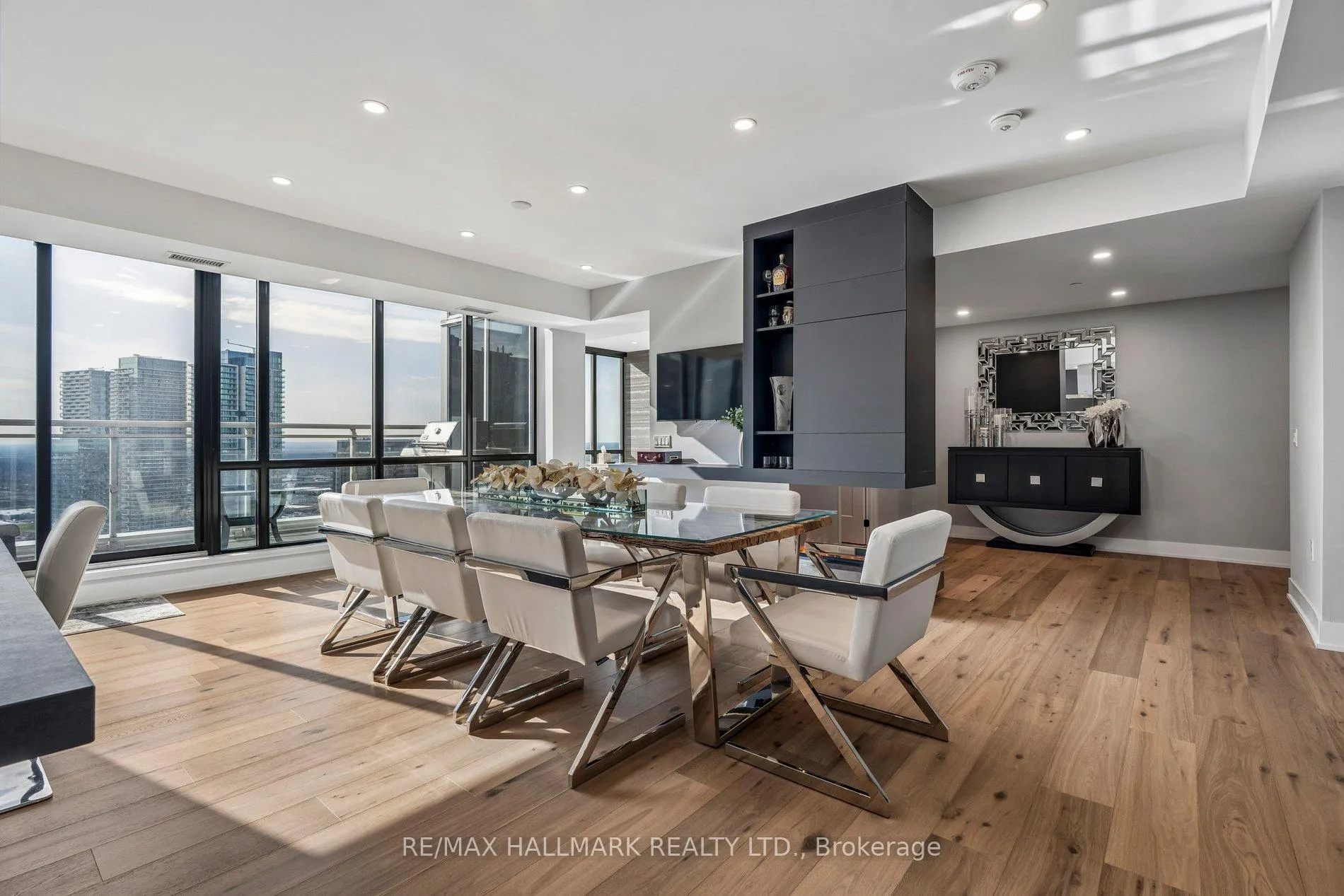 Photo 6 of Unit PH3804, 2908 Highway 7 Road, Vaughan, Concord — HOMEH