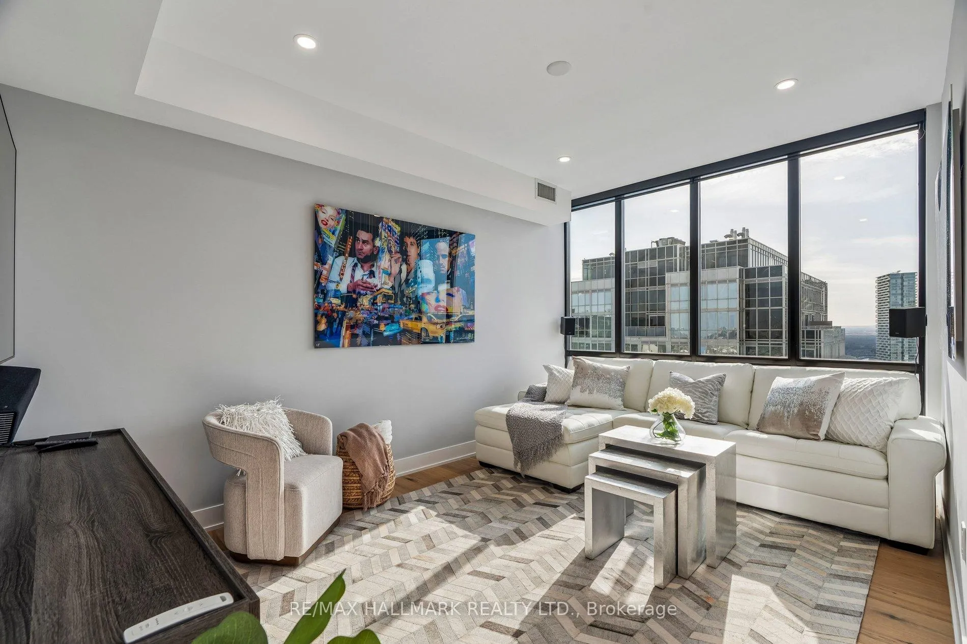 Photo 9 of Unit PH3804, 2908 Highway 7 Road, Vaughan, Concord — HOMEH