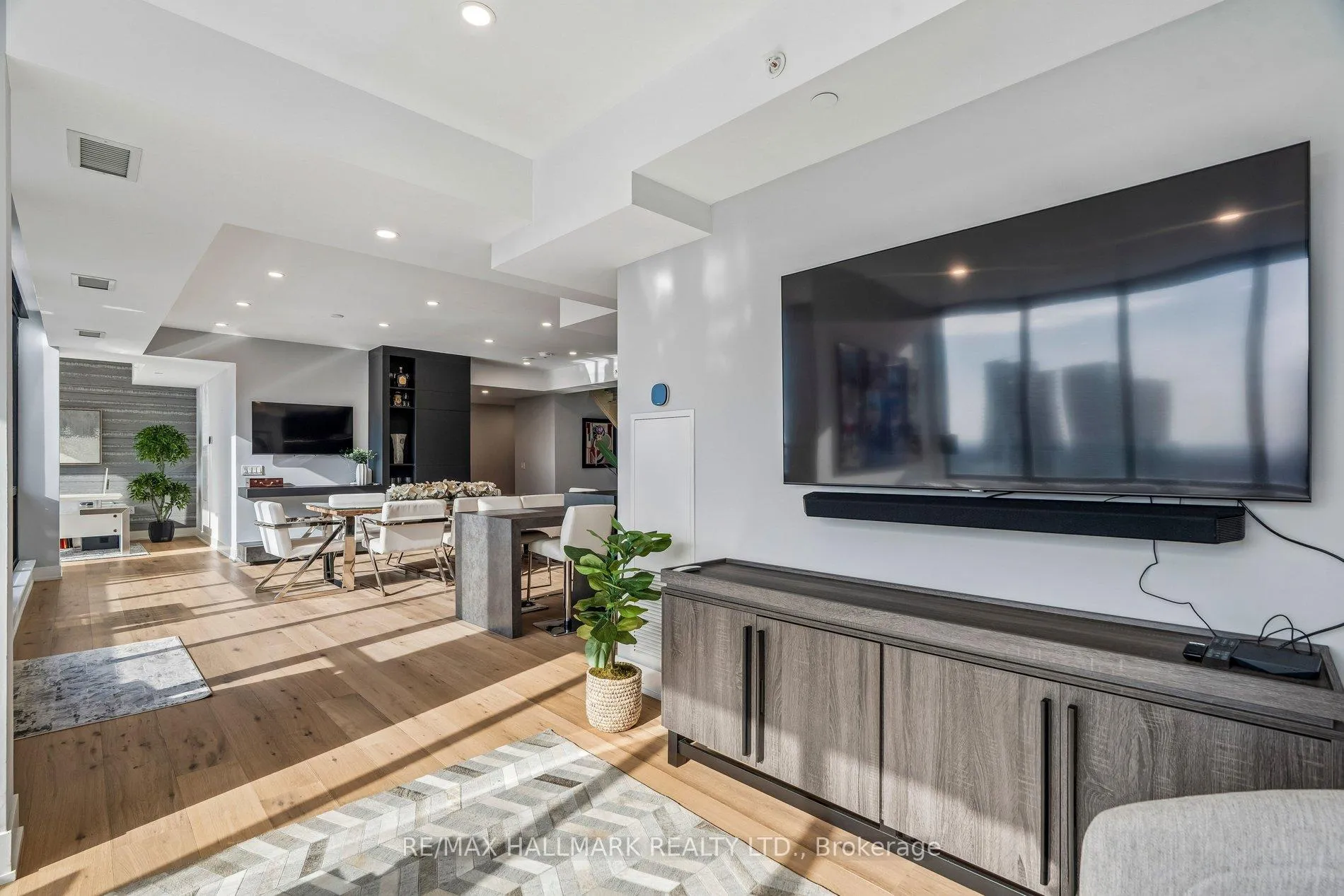 Photo 10 of Unit PH3804, 2908 Highway 7 Road, Vaughan, Concord — HOMEH