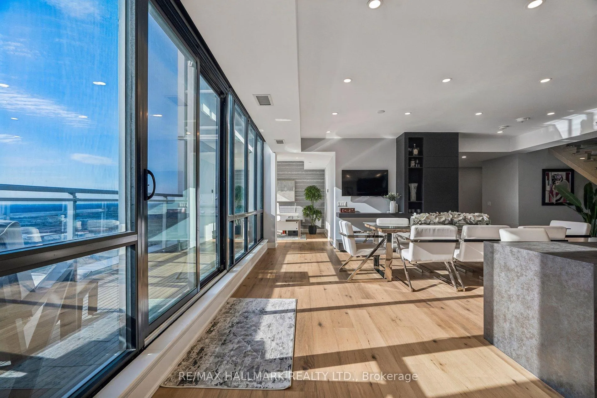 Photo 11 of Unit PH3804, 2908 Highway 7 Road, Vaughan, Concord — HOMEH