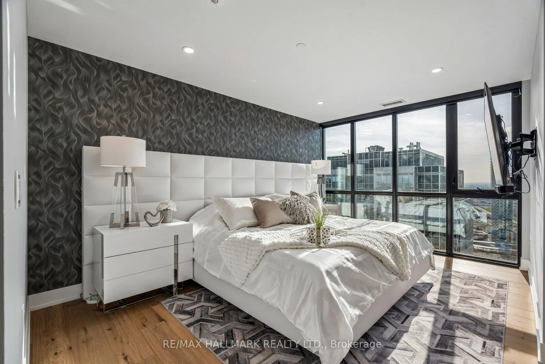 Photo 31 of Unit PH3804, 2908 Highway 7 Road, Vaughan, Concord — HOMEH