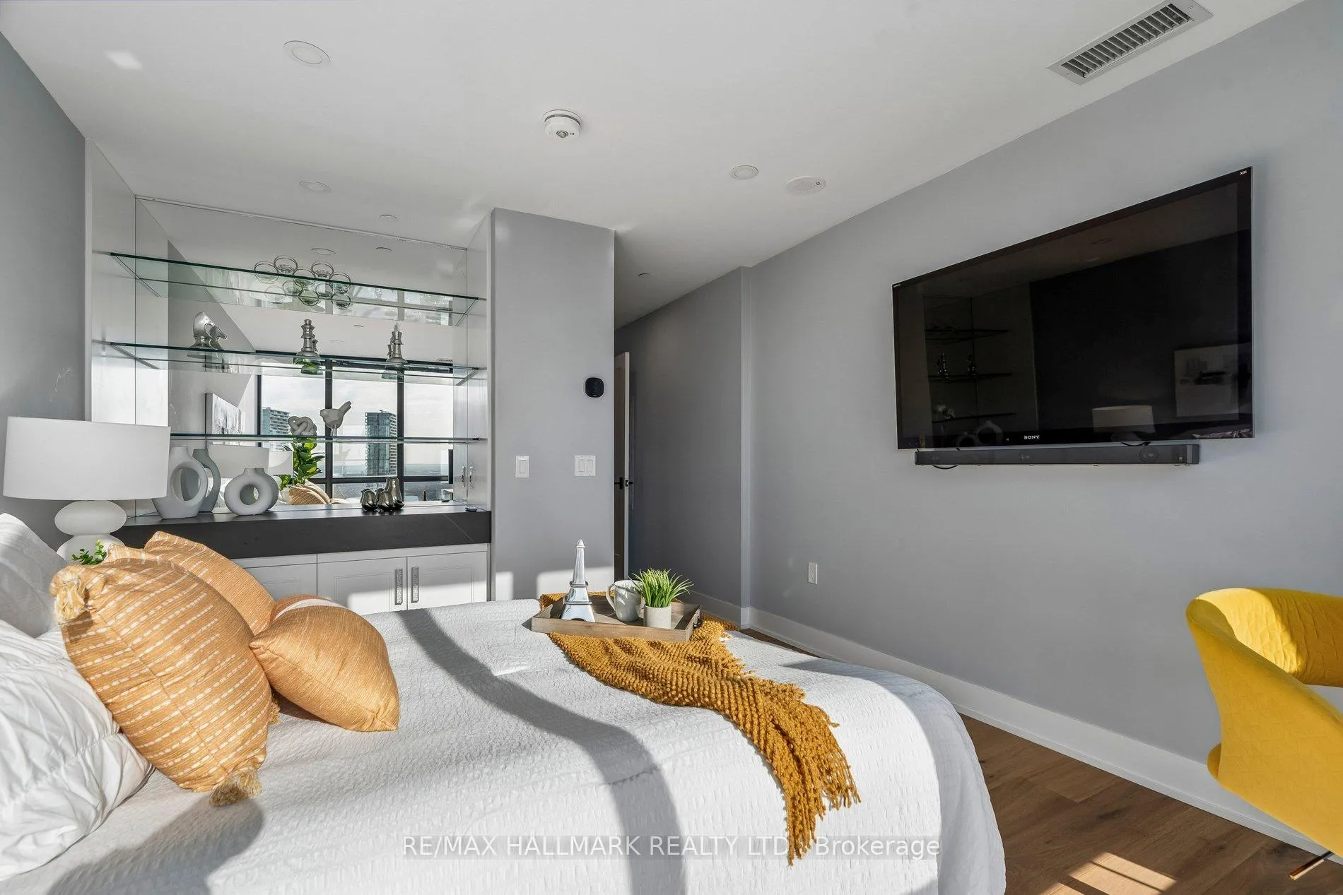 Photo 35 of Unit PH3804, 2908 Highway 7 Road, Vaughan, Concord — HOMEH