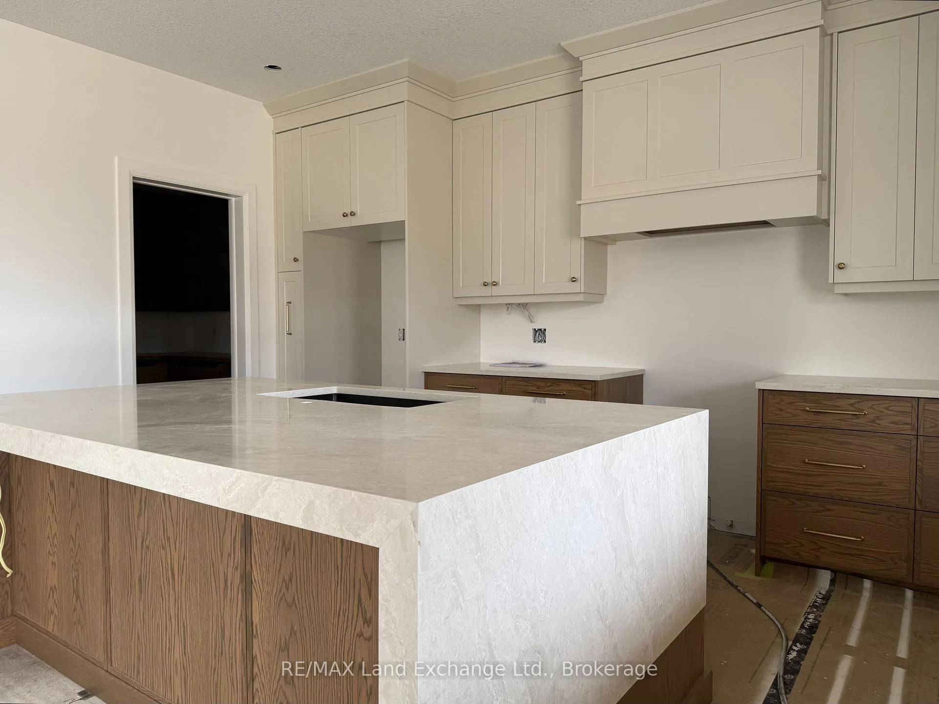 Photo 3 of 966 Bogdanovic Way, Huron-Kinloss — HOMEH