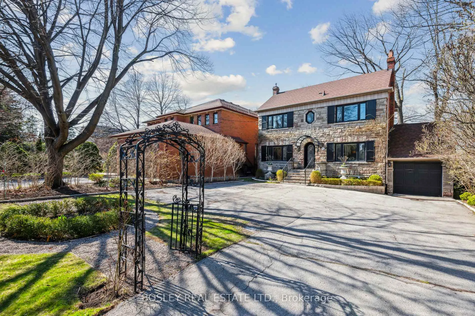 Photo 2 of 452 O'Connor Drive, Toronto, East York — HOMEH
