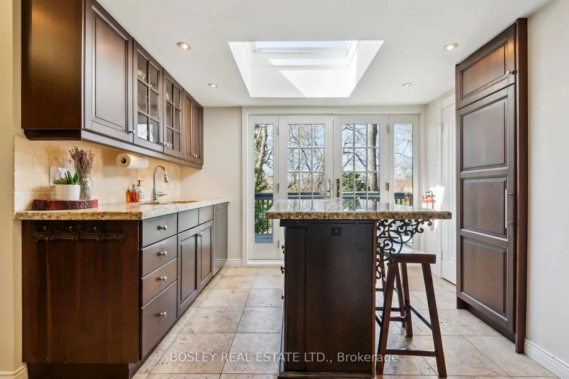 Photo 11 of 452 O'Connor Drive, Toronto, East York — HOMEH