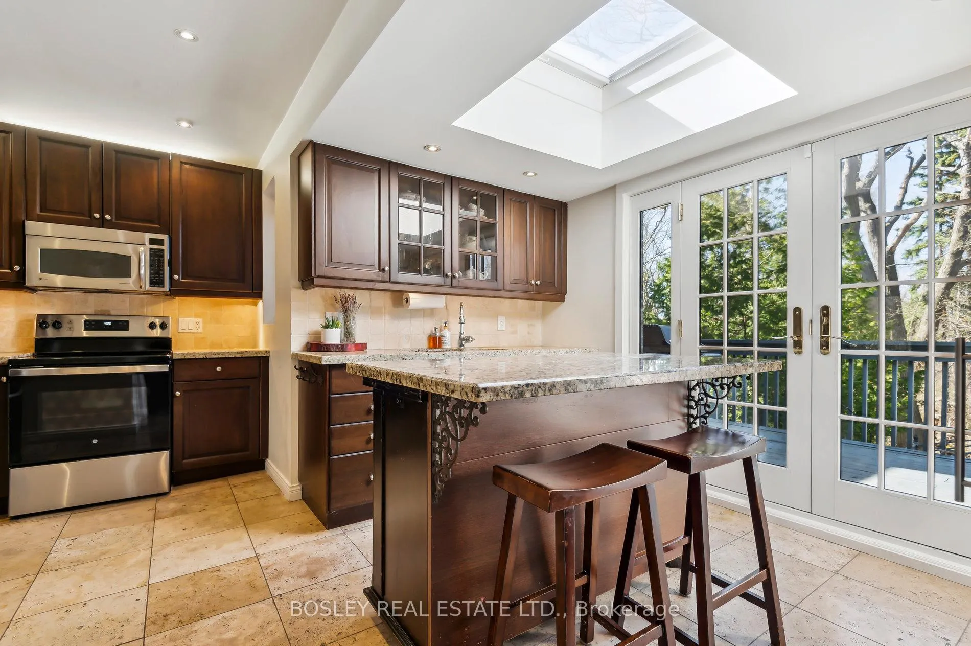 Photo 12 of 452 O'Connor Drive, Toronto, East York — HOMEH