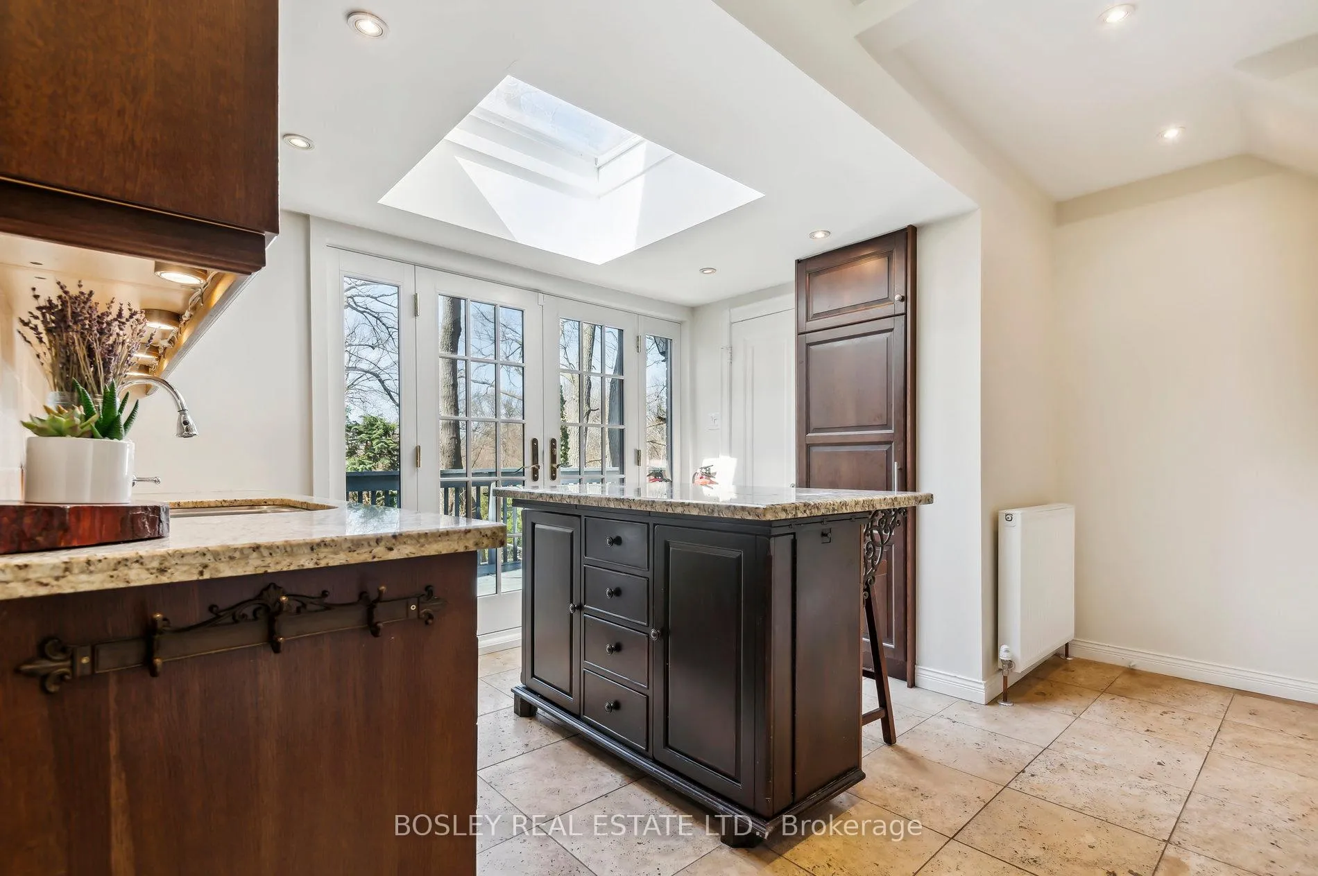 Photo 13 of 452 O'Connor Drive, Toronto, East York — HOMEH