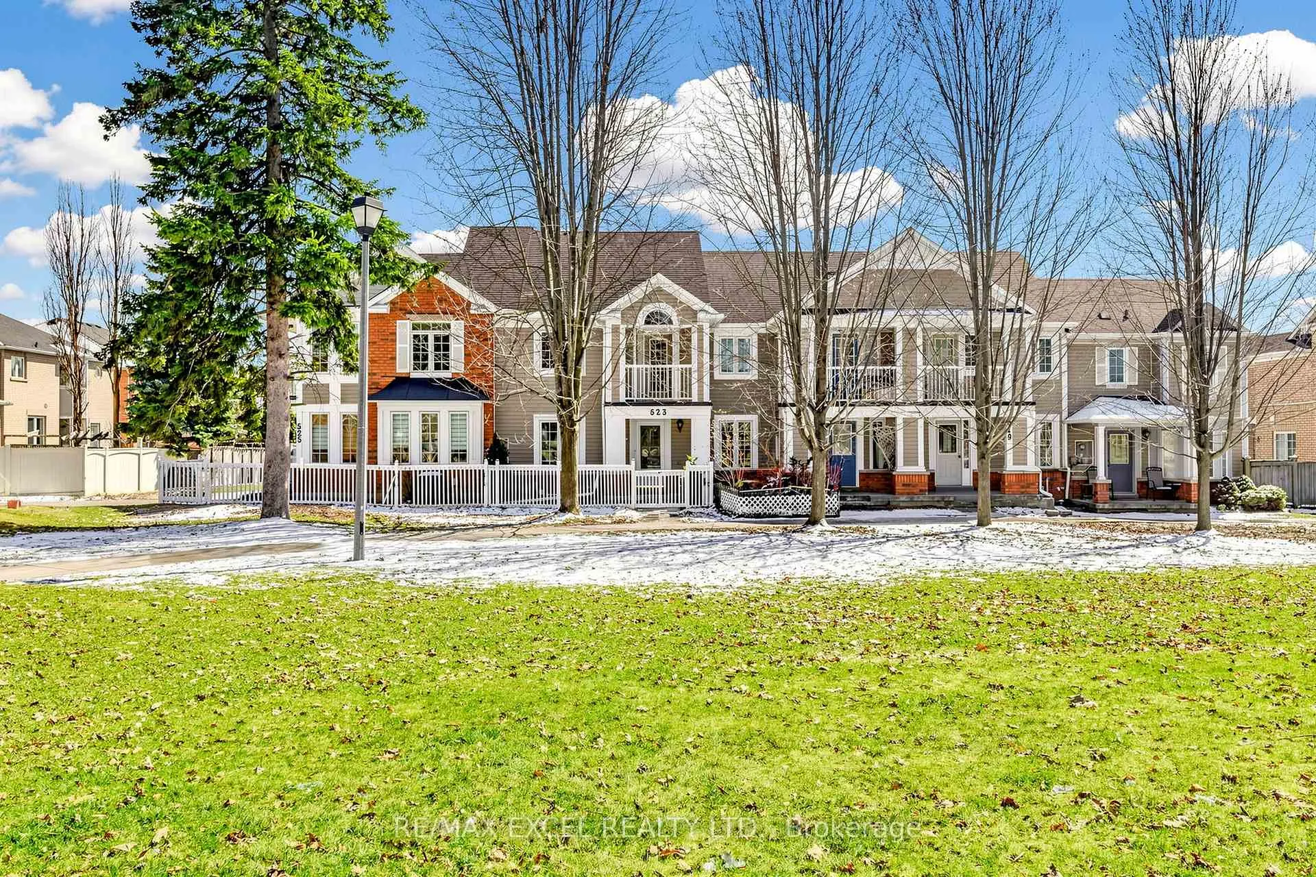 Photo 2 of 523 Bur Oak Avenue, Markham, Berczy — HOMEH
