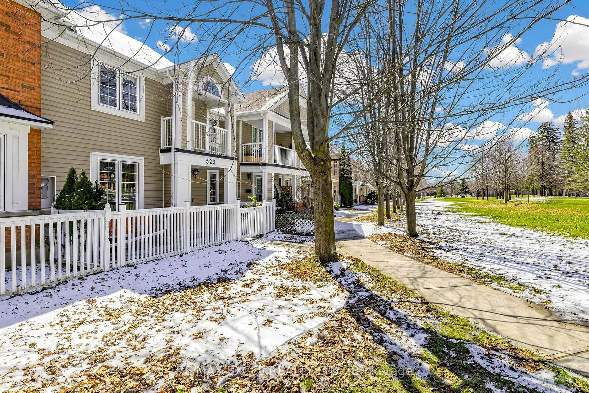 Photo 3 of 523 Bur Oak Avenue, Markham, Berczy — HOMEH