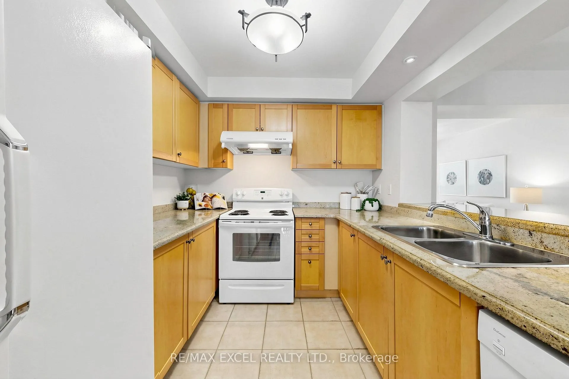 Photo 12 of 523 Bur Oak Avenue, Markham, Berczy — HOMEH