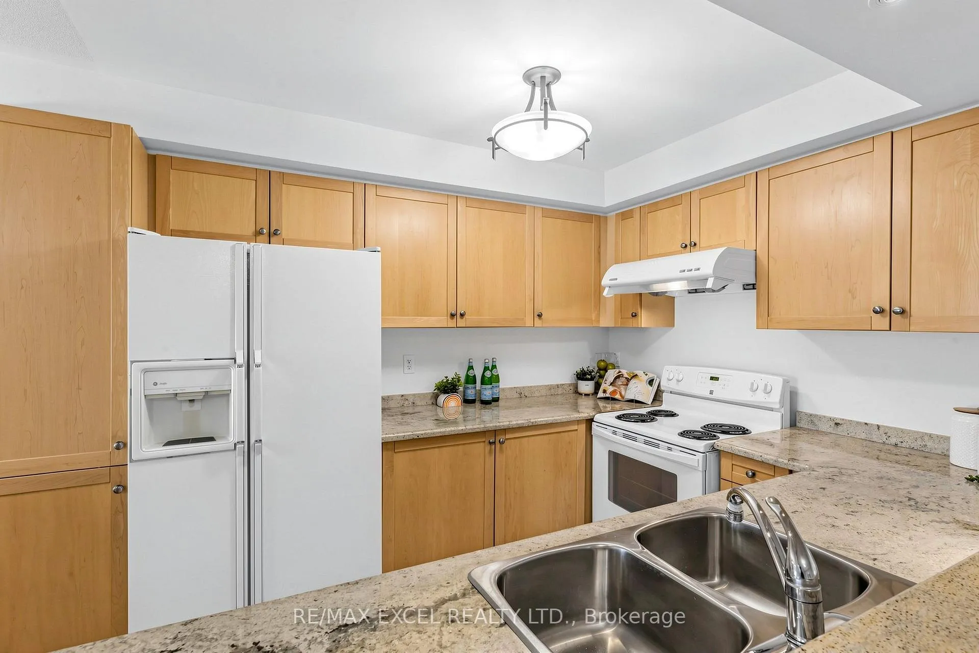 Photo 13 of 523 Bur Oak Avenue, Markham, Berczy — HOMEH