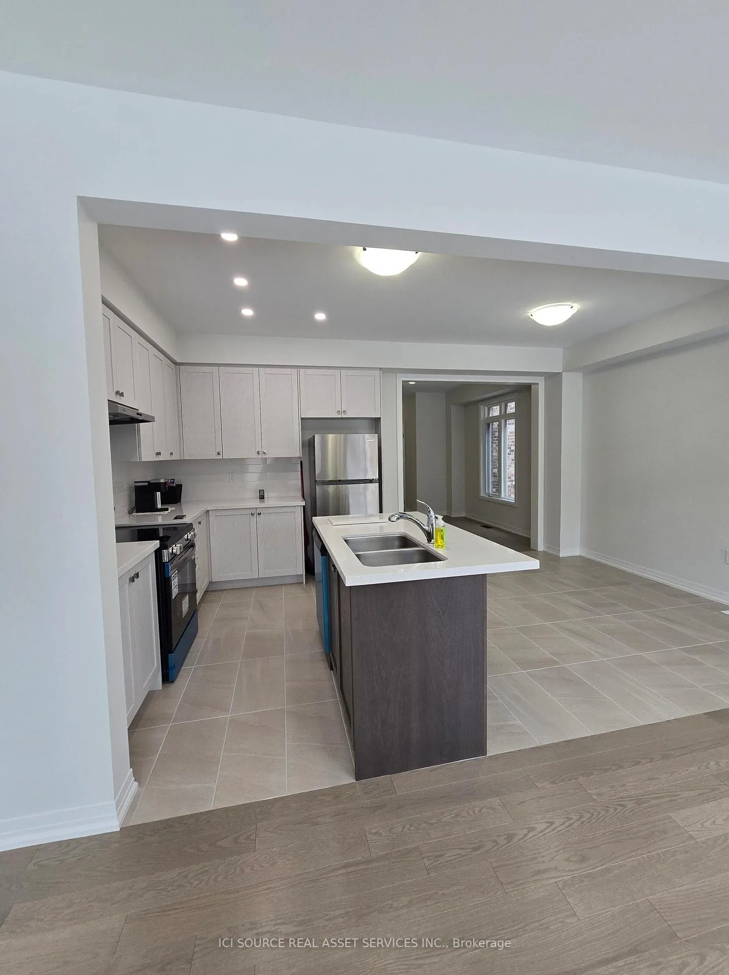 Photo 4 of 45 Auckland Drive, Whitby, Rural Whitby — HOMEH