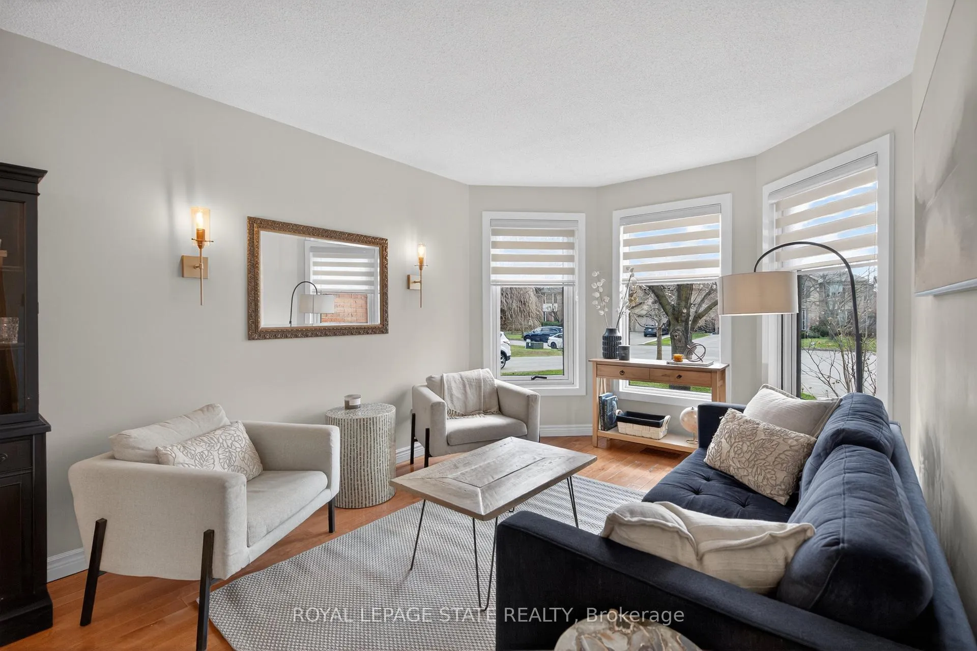 Photo 6 of 1151 Campbell Court, Burlington, Brant — HOMEH