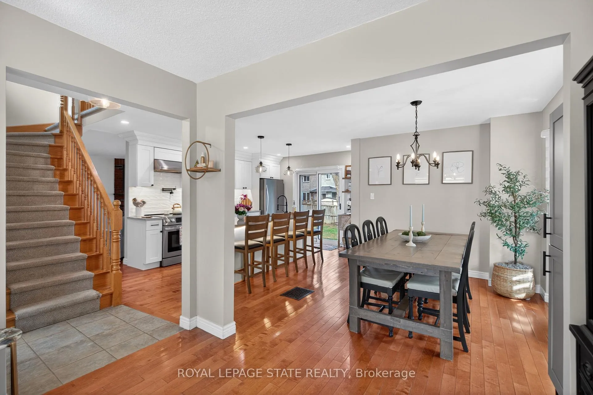 Photo 9 of 1151 Campbell Court, Burlington, Brant — HOMEH