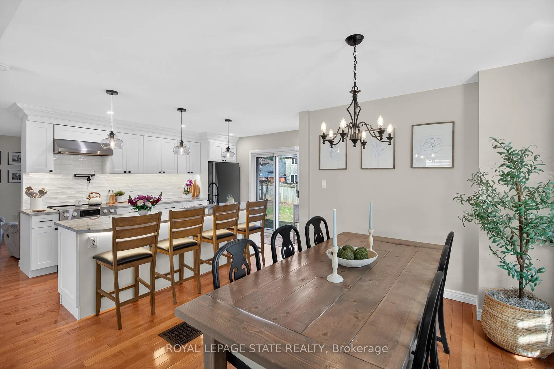 Photo 10 of 1151 Campbell Court, Burlington, Brant — HOMEH