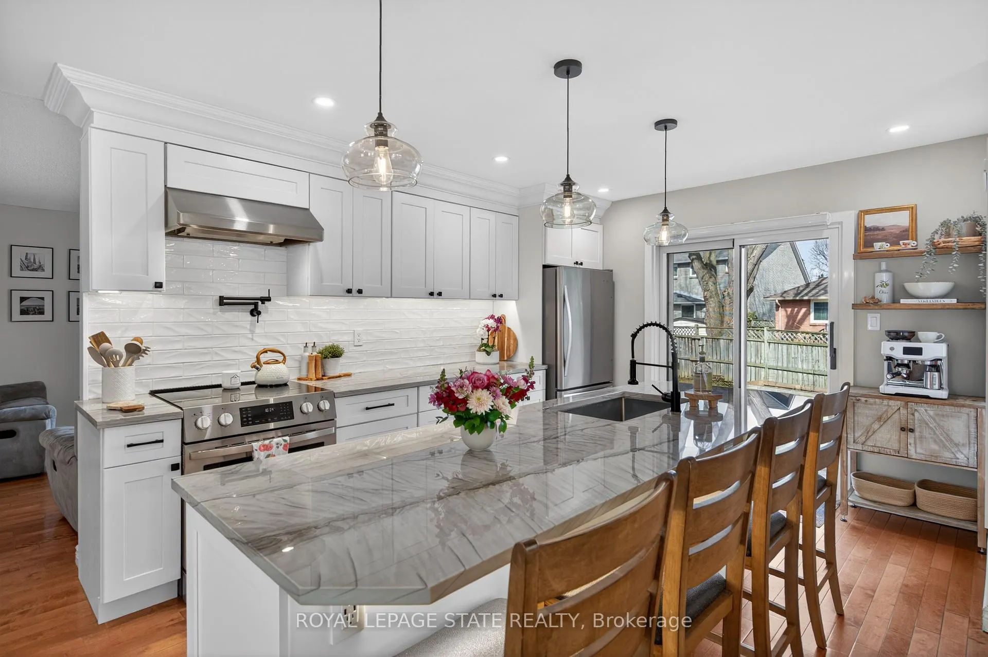 Photo 13 of 1151 Campbell Court, Burlington, Brant — HOMEH
