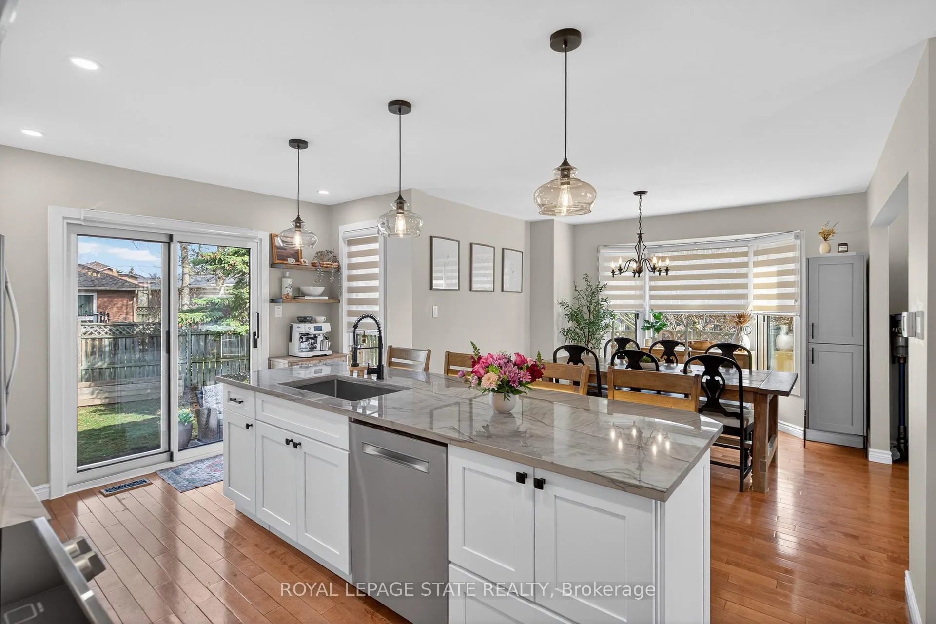 Photo 14 of 1151 Campbell Court, Burlington, Brant — HOMEH