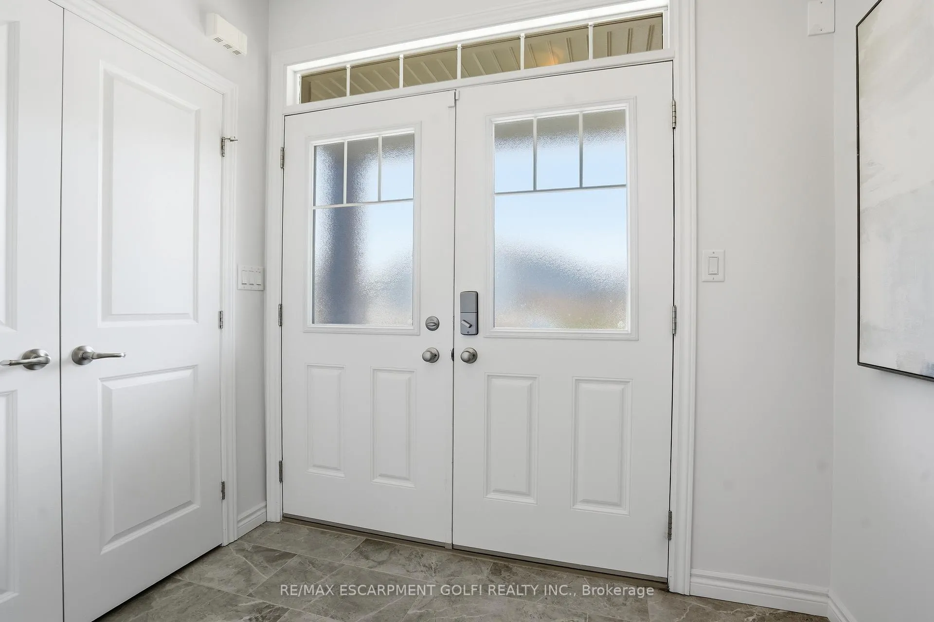 Photo 4 of 4087 Healing Street, Lincoln, Beamsville — HOMEH
